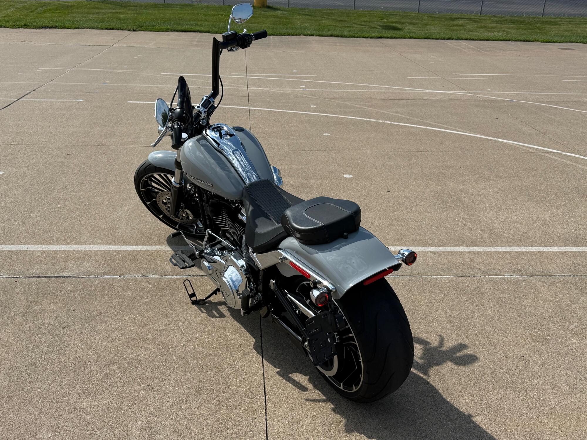 2024 Harley-Davidson® Breakout® 117 Billiard Gray, photo 6