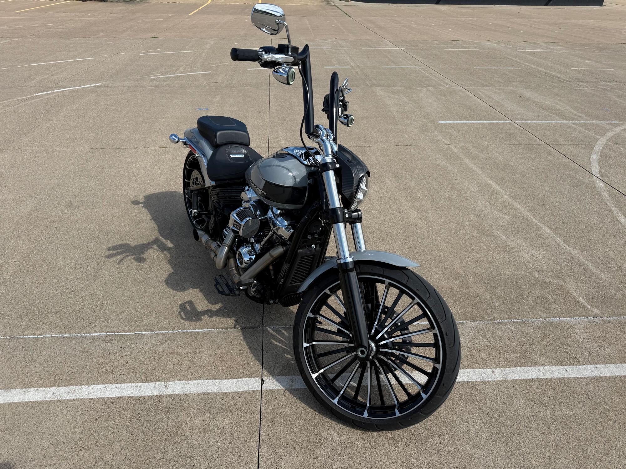 2024 Harley-Davidson® Breakout® 117 Billiard Gray, photo 2