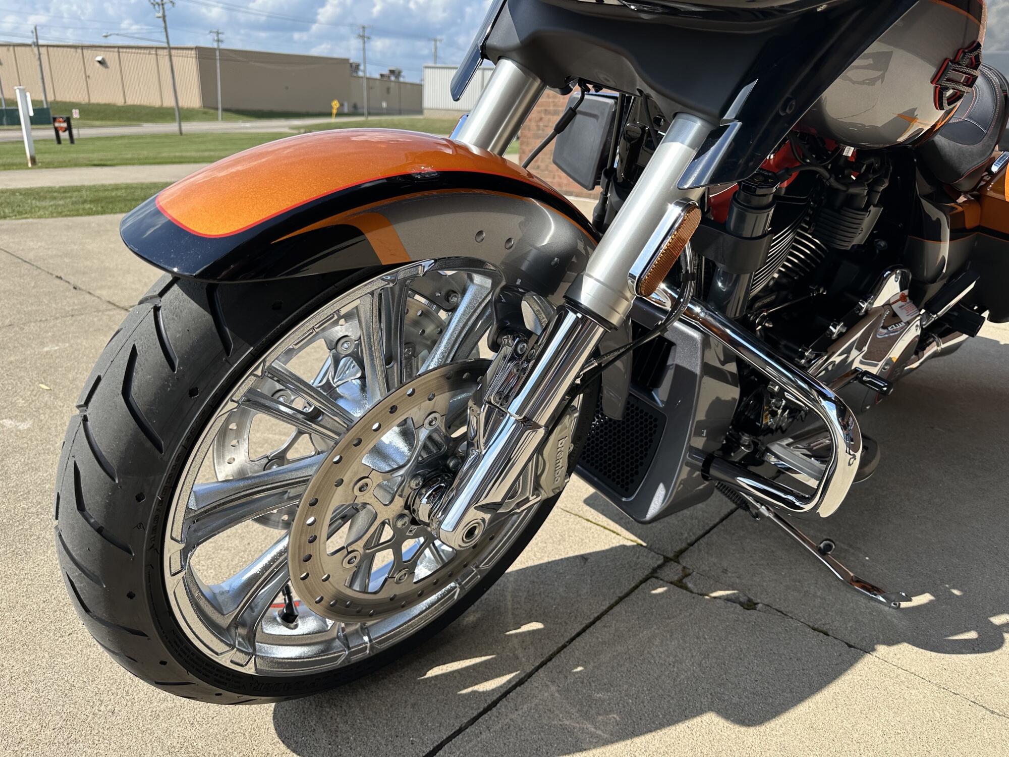2026 Harley-Davidson CVO Street Glide FLHXSE Torched Orange, photo 10