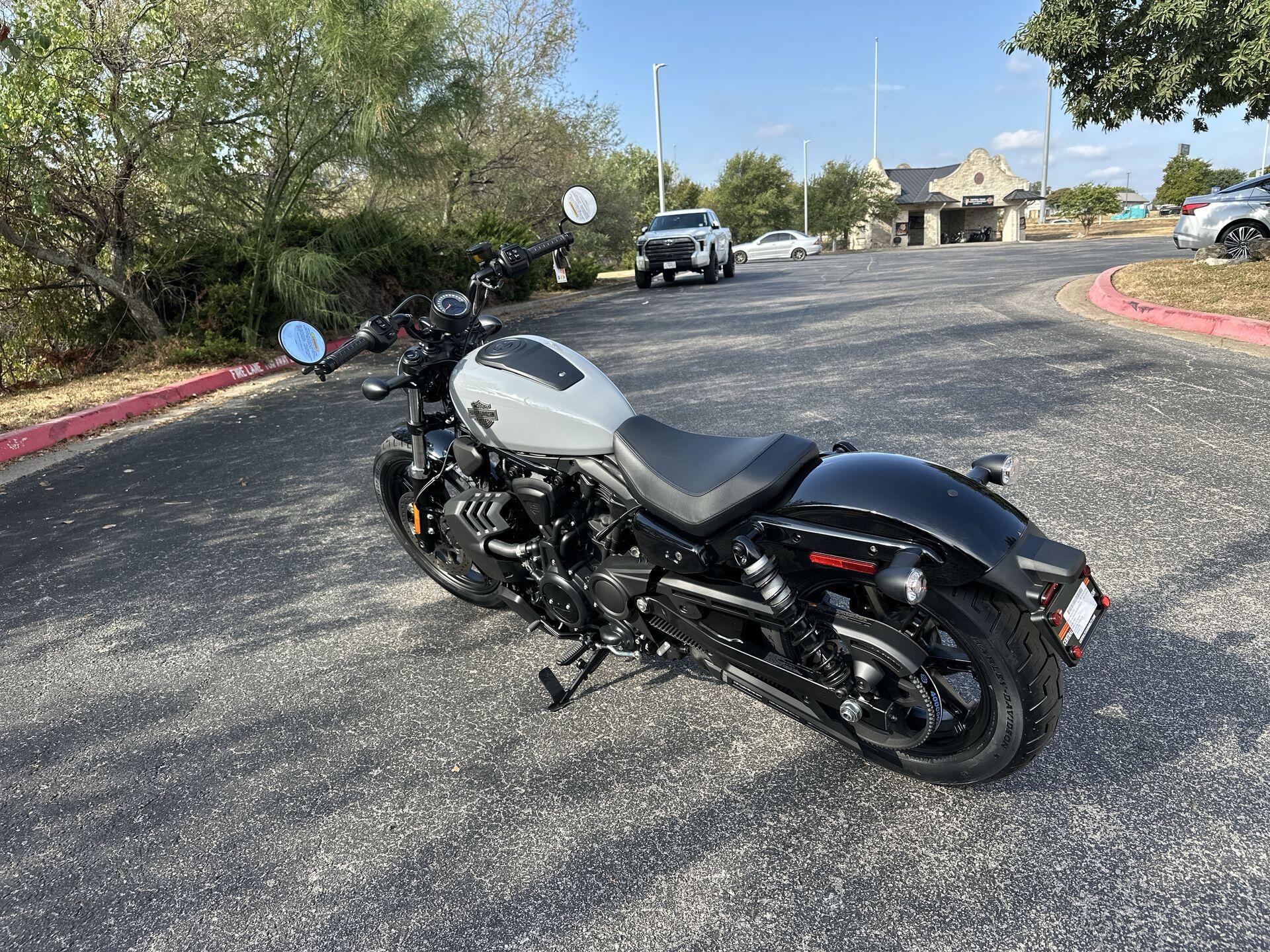 2026 Harley-Davidson® Nightster® RH975, photo 8