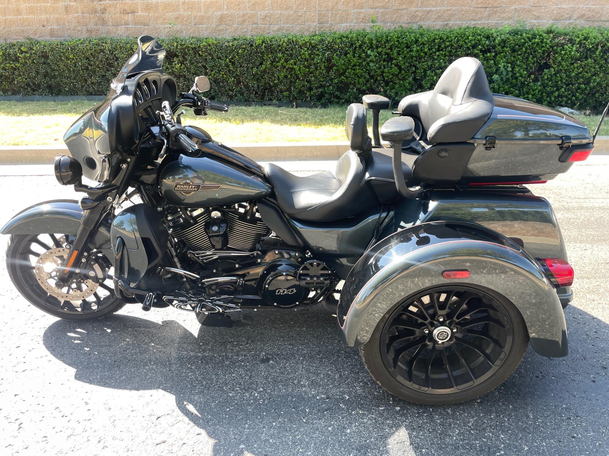 2025 Harley-Davidson® Tri Glide® Ultra FLHTCUTG, photo 7