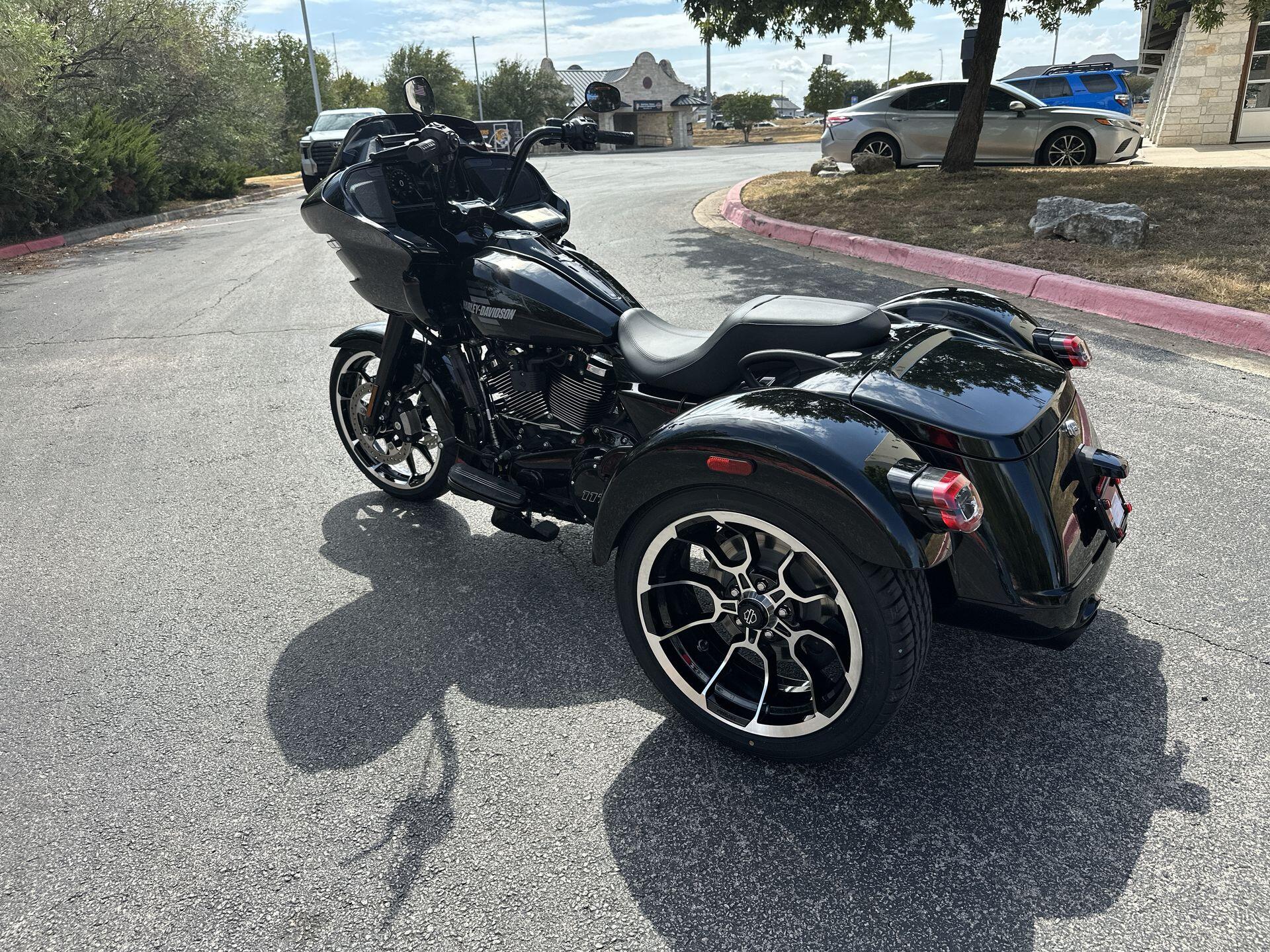 2026 Harley-Davidson® Road Glide 3 FLTRT, photo 8