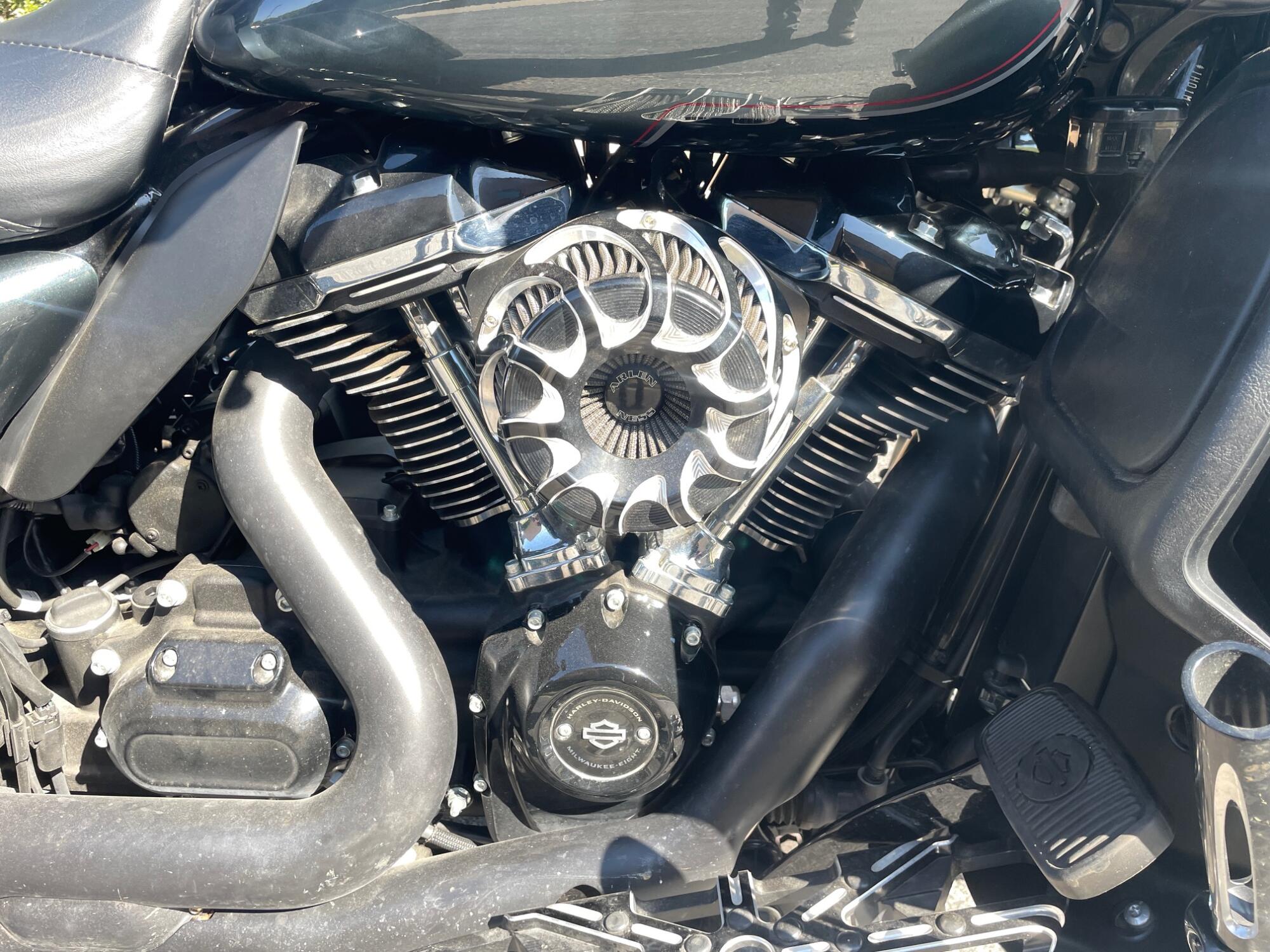 2025 Harley-Davidson® Tri Glide® Ultra FLHTCUTG, photo 3