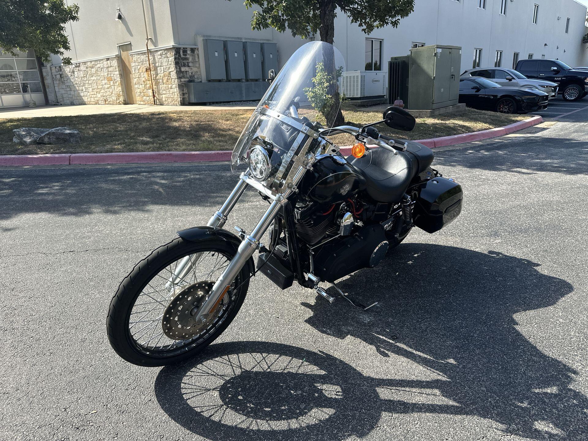 2010 Harley-Davidson® Wide Glide® FXDWG, photo 6