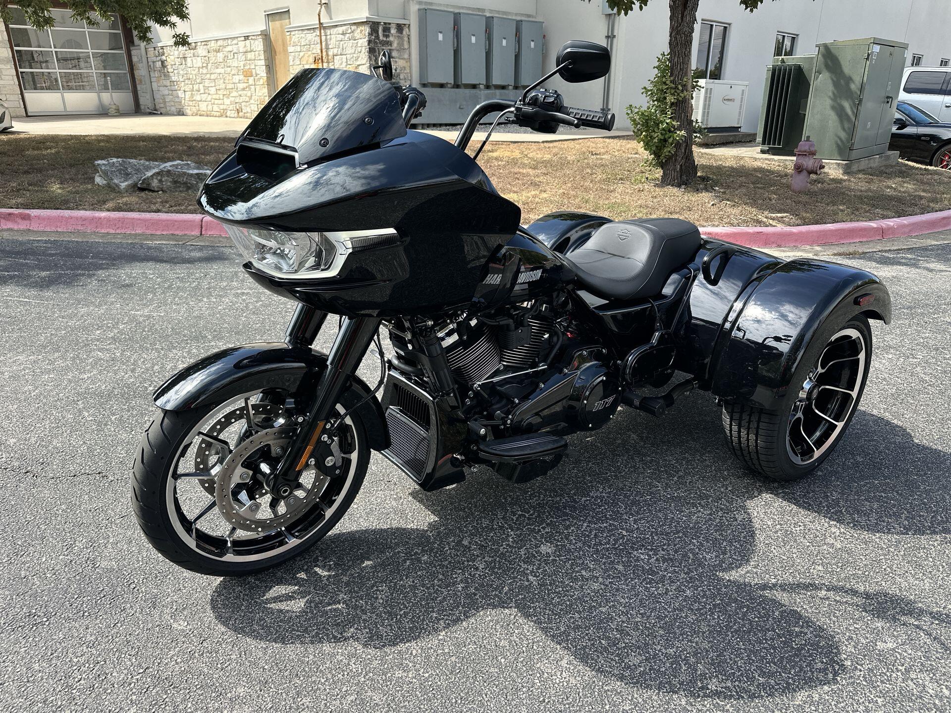 2026 Harley-Davidson® Road Glide 3 FLTRT, photo 6