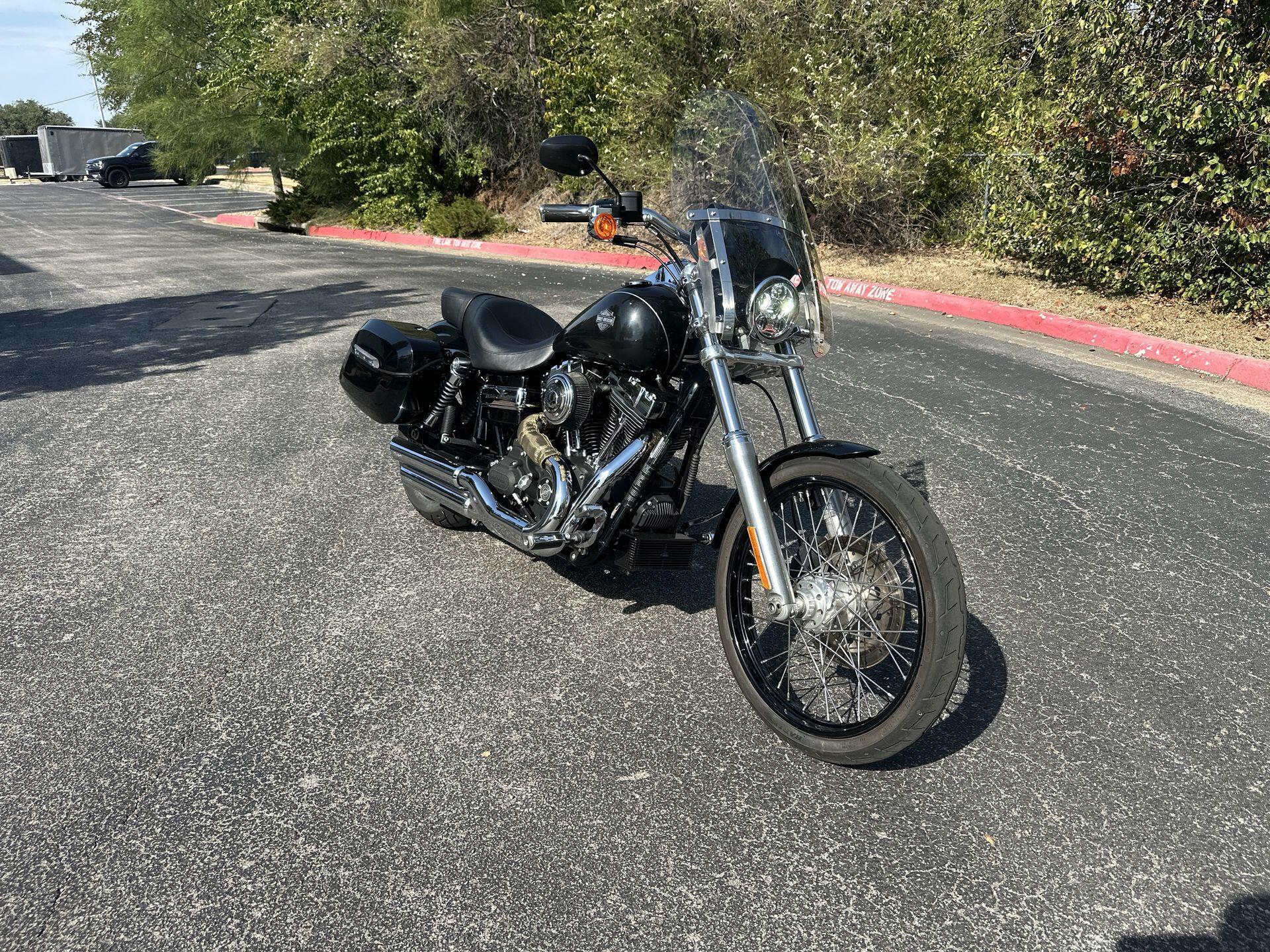 2010 Harley-Davidson® Wide Glide® FXDWG, photo 4