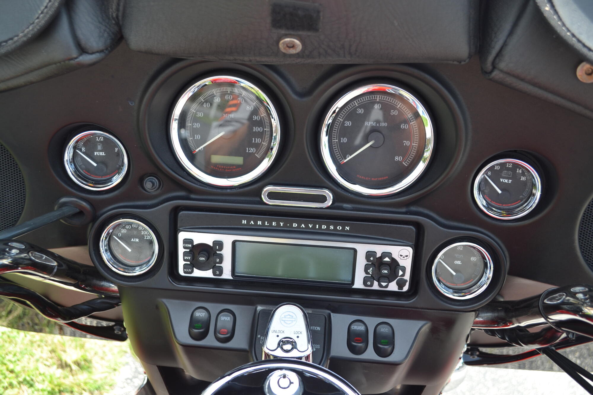 2006 Harley-Davidson® Electra Glide® Ultra Classic® - FLHTCU, photo 12