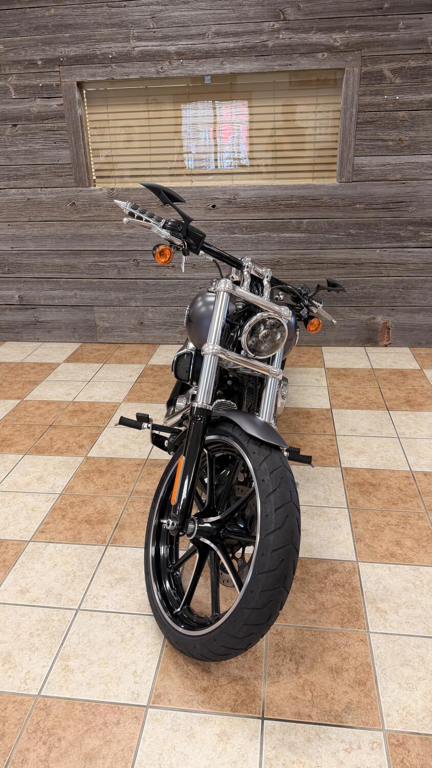 2016 Harley-Davidson® Breakout® Charcoal Denim, photo 12
