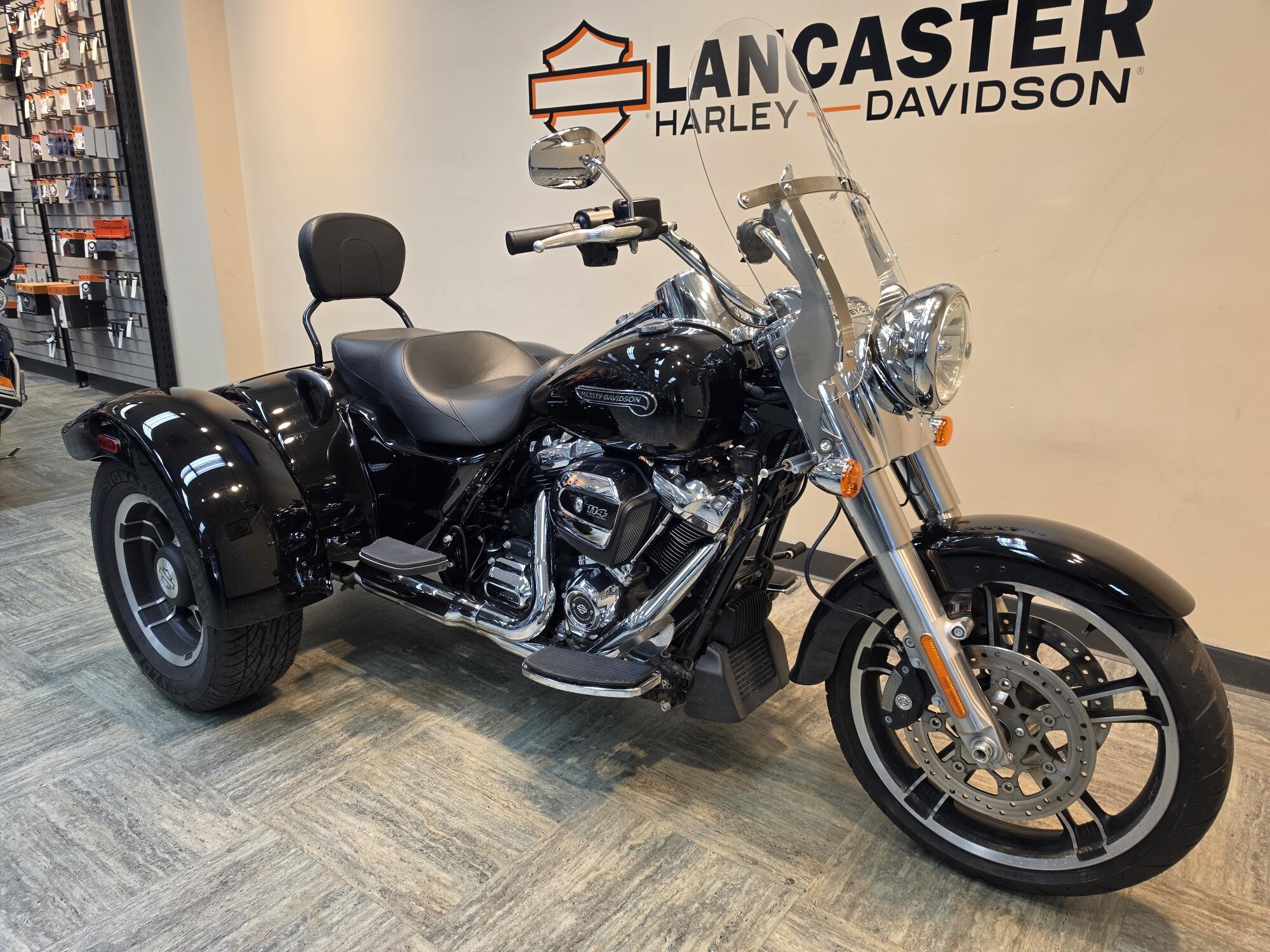 2019 Harley-Davidson® Freewheeler® Vivid Black FLRT, photo 9