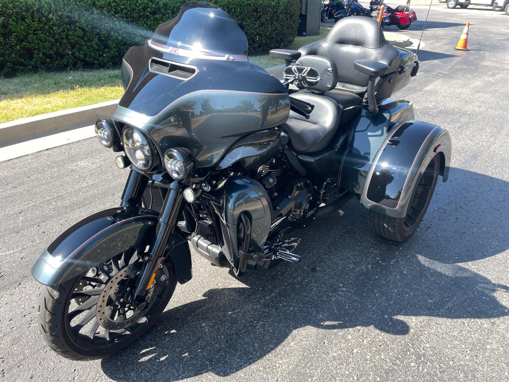 2025 Harley-Davidson® Tri Glide® Ultra FLHTCUTG, photo 6