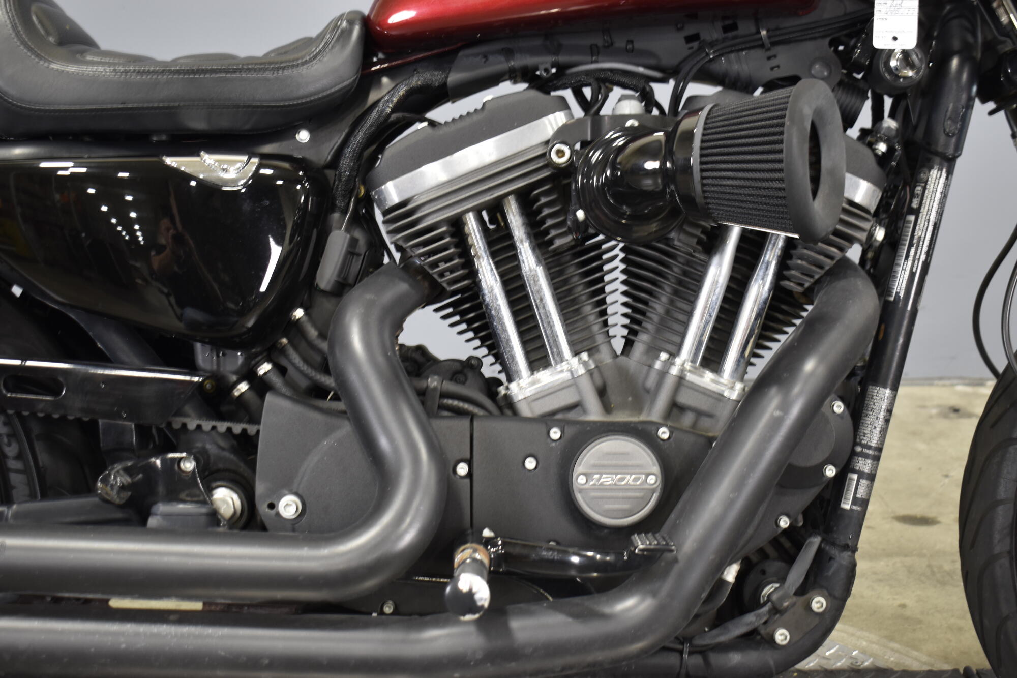 2016 Harley-Davidson® Roadster™ Velocity Red Sunglo & Red Pinstripe, photo 10