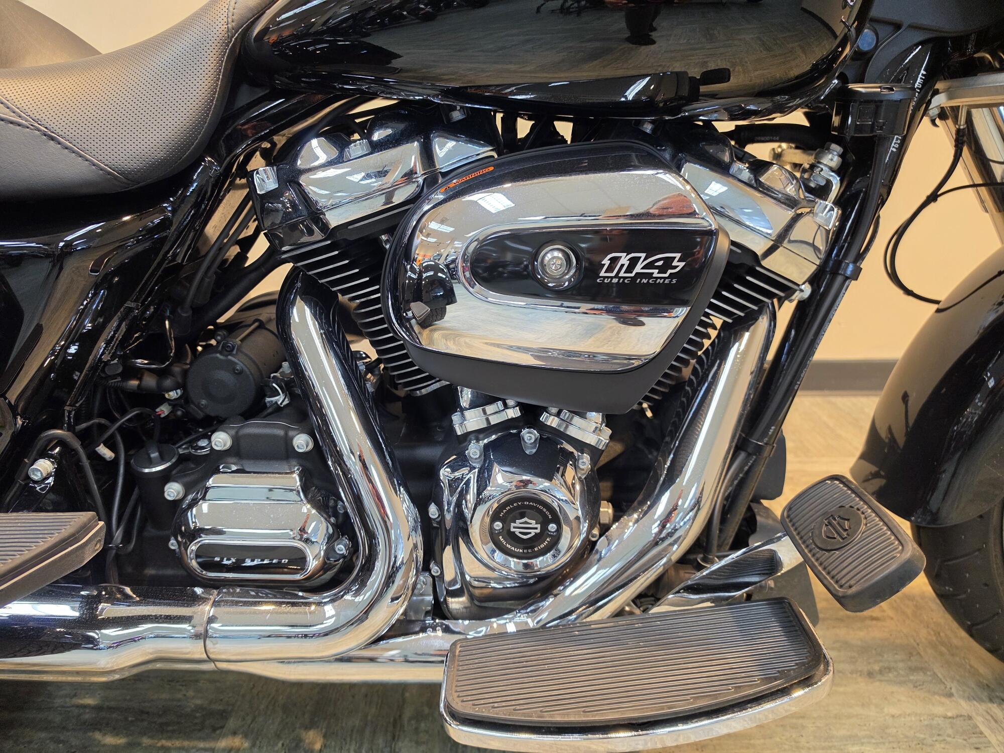 2019 Harley-Davidson® Freewheeler® Vivid Black FLRT, photo 11