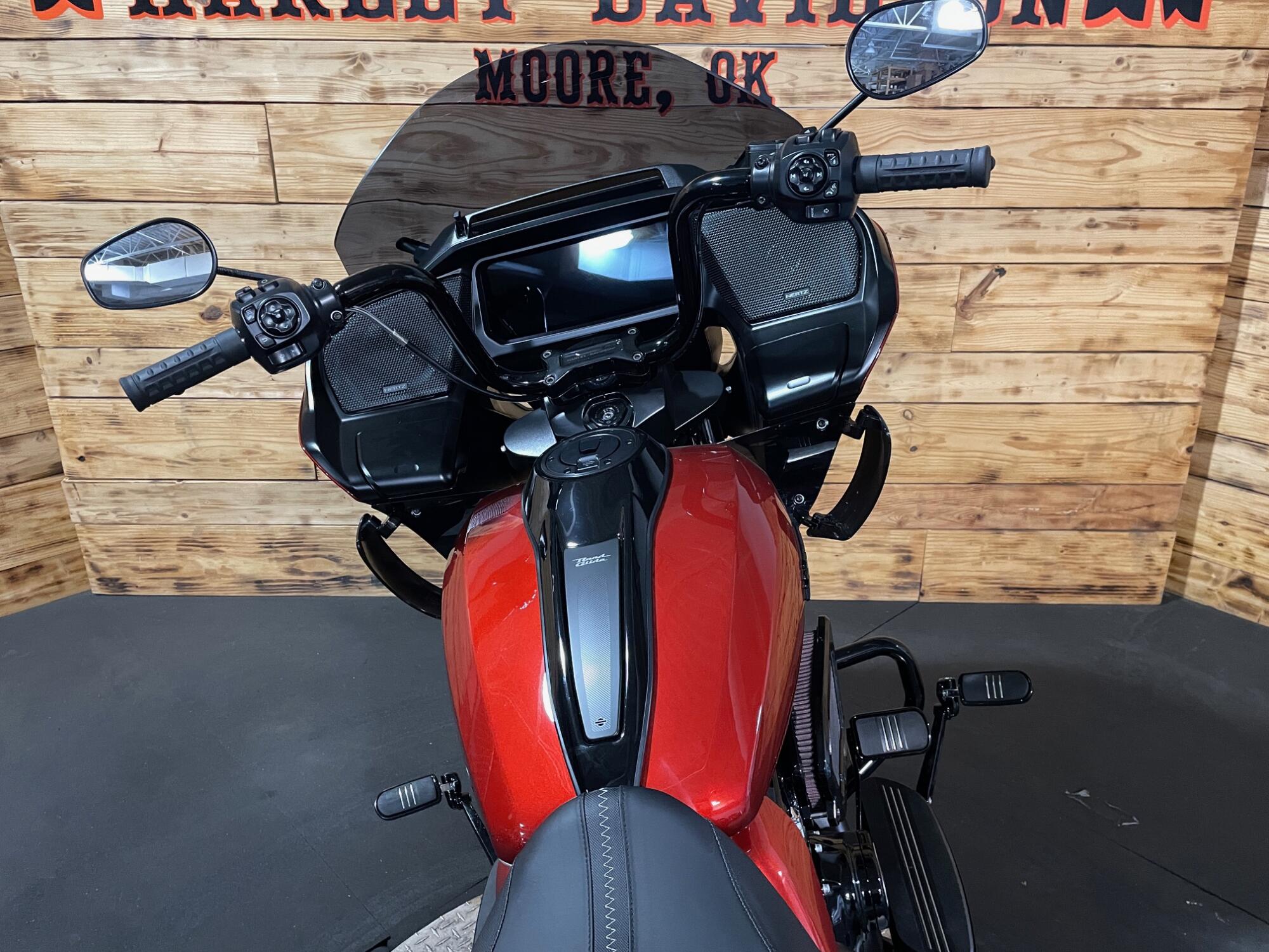 2025 Harley-Davidson® Road Glide® FLTRX, photo 14
