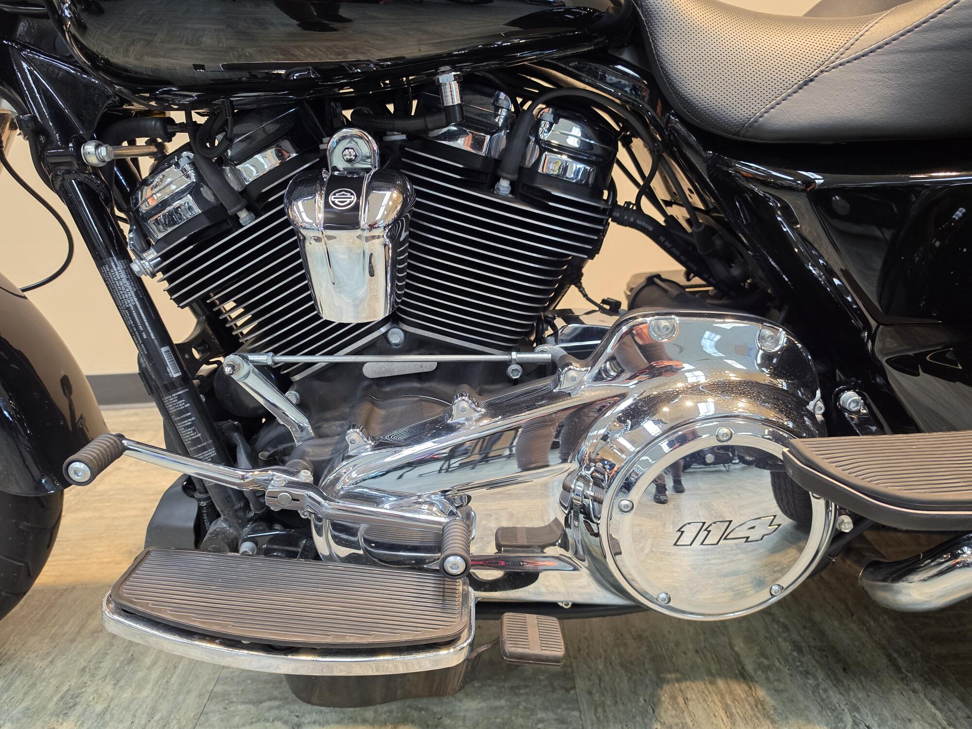 2019 Harley-Davidson® Freewheeler® Vivid Black FLRT, photo 12