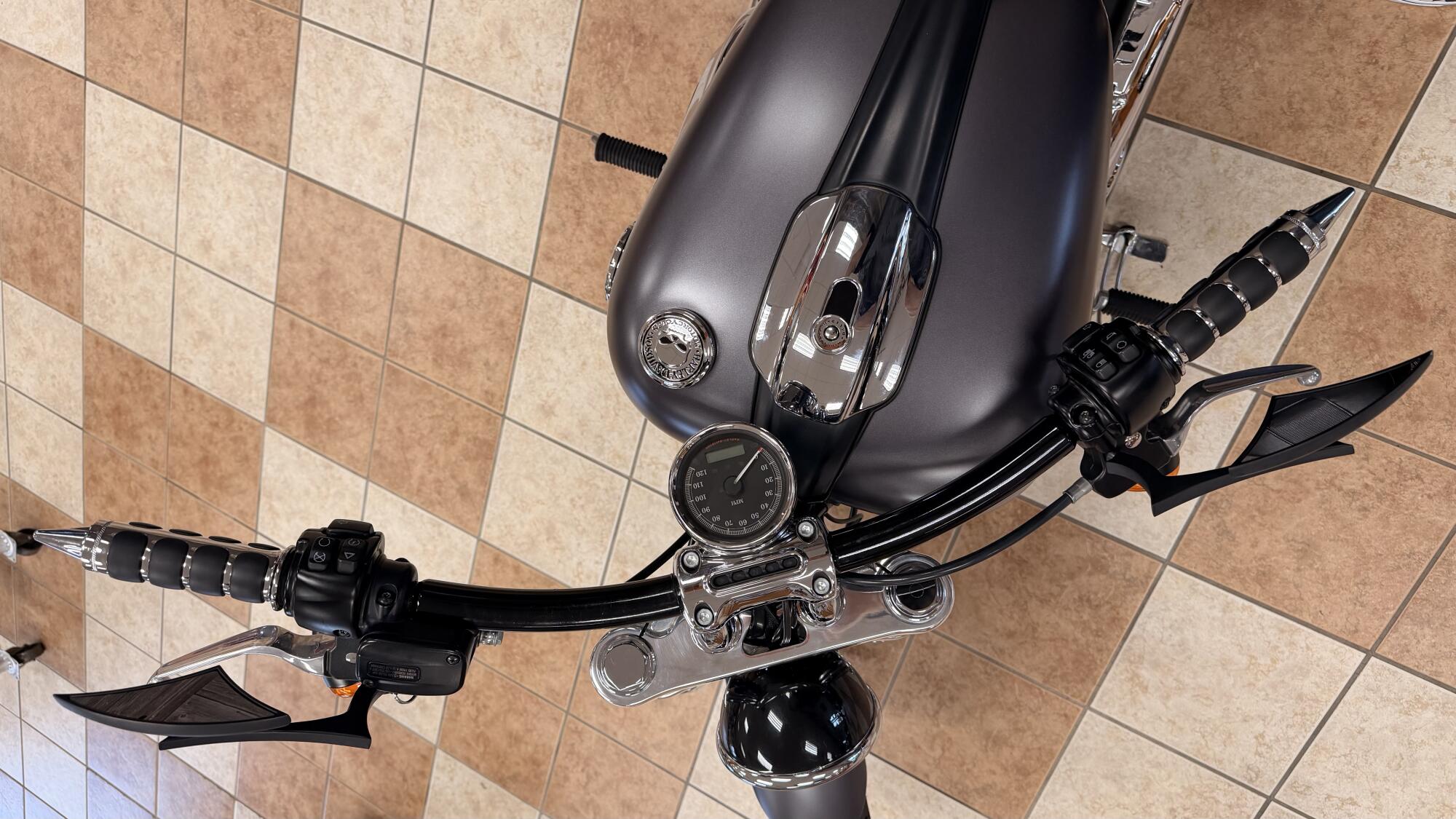 2016 Harley-Davidson® Breakout® Charcoal Denim, photo 14