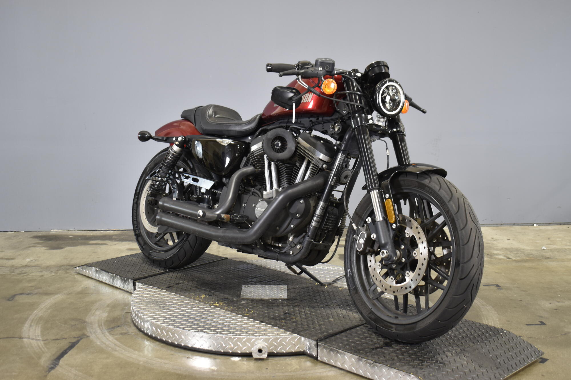 2016 Harley-Davidson® Roadster™ Velocity Red Sunglo & Red Pinstripe, photo 2