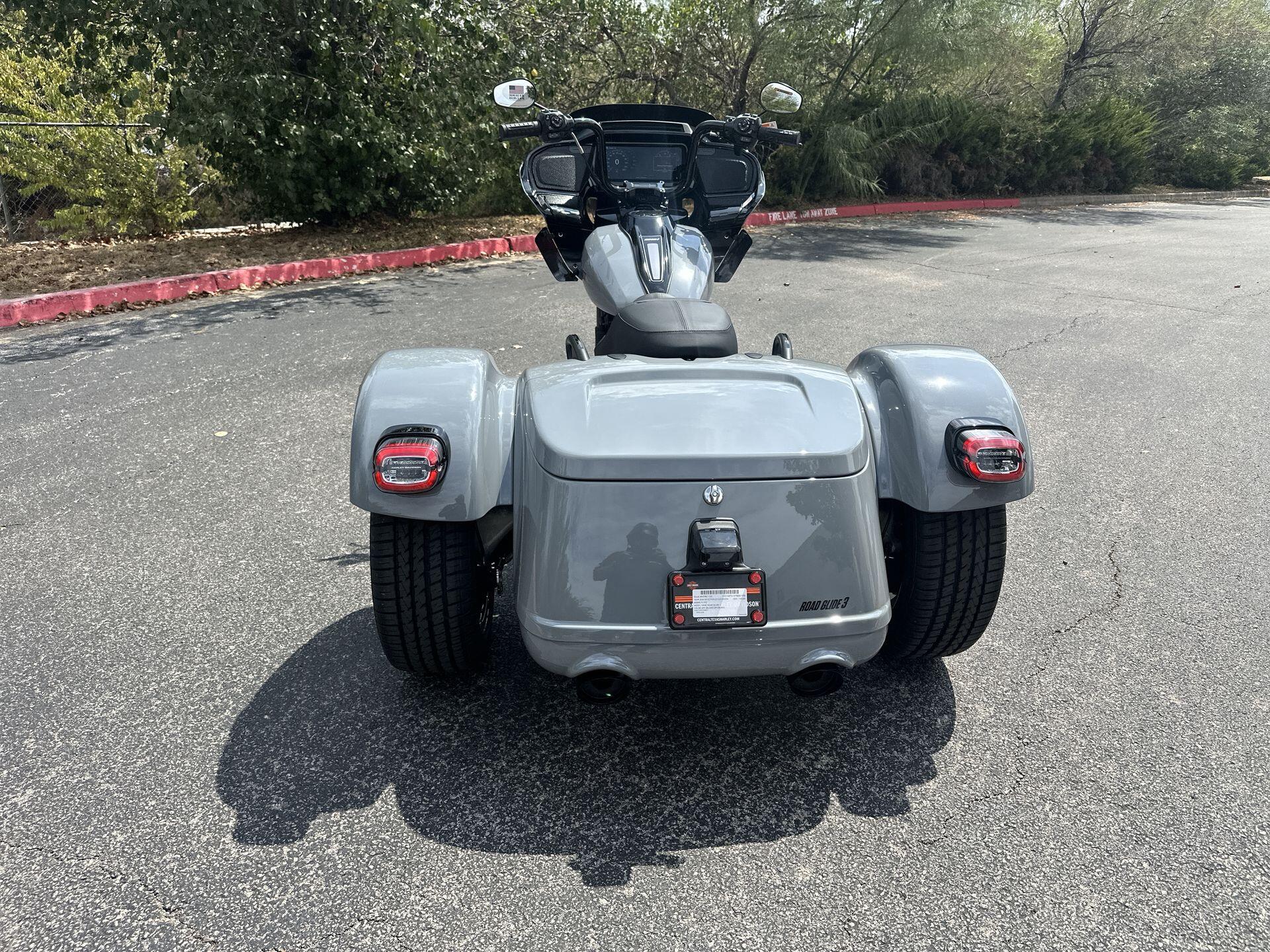 2026 Harley-Davidson® Road Glide 3 FLTRT, photo 9