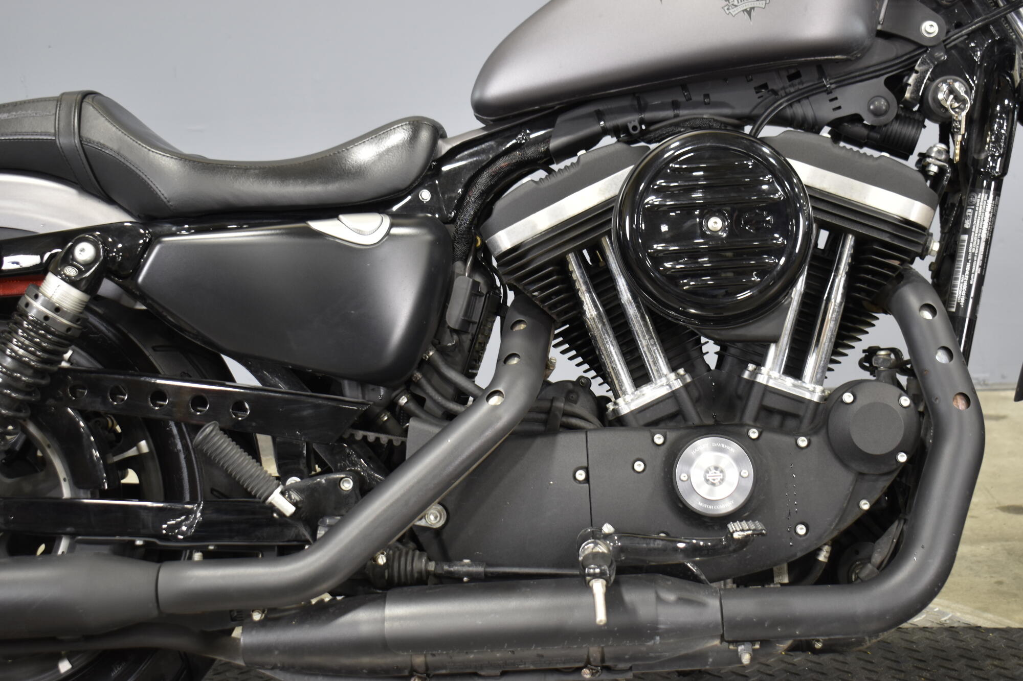 2016 Harley-Davidson® Iron 883™ Charcoal Denim, photo 10