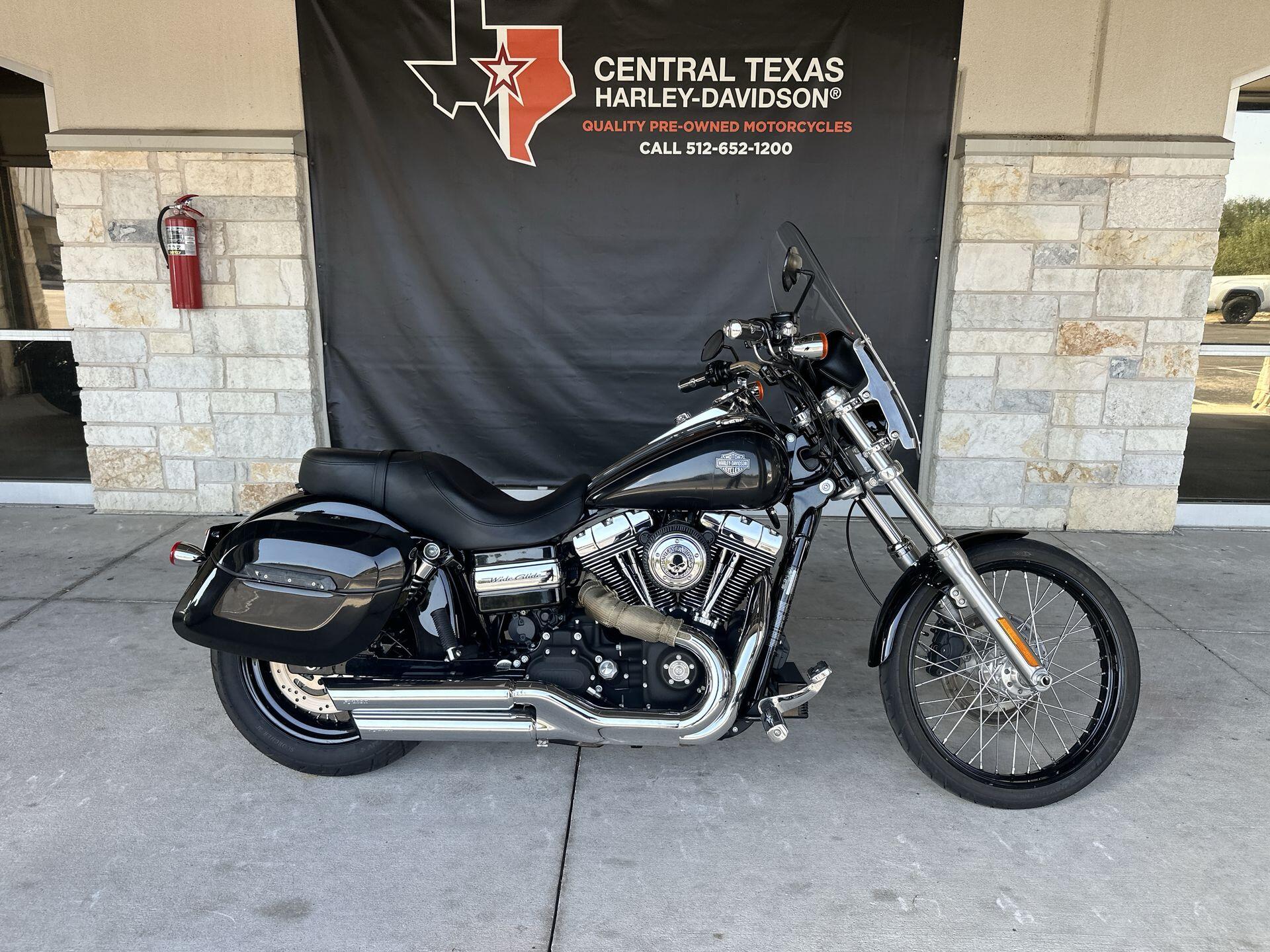 2010 Harley-Davidson® Wide Glide® FXDWG, photo 3