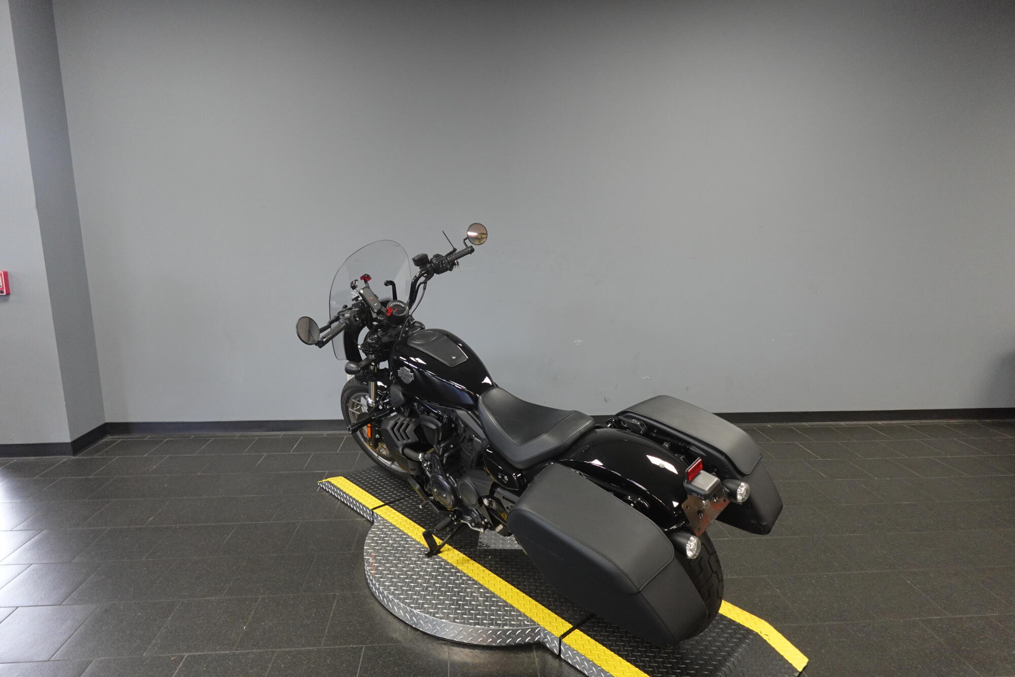 2025 Harley-Davidson® Nightster® RH975, photo 6