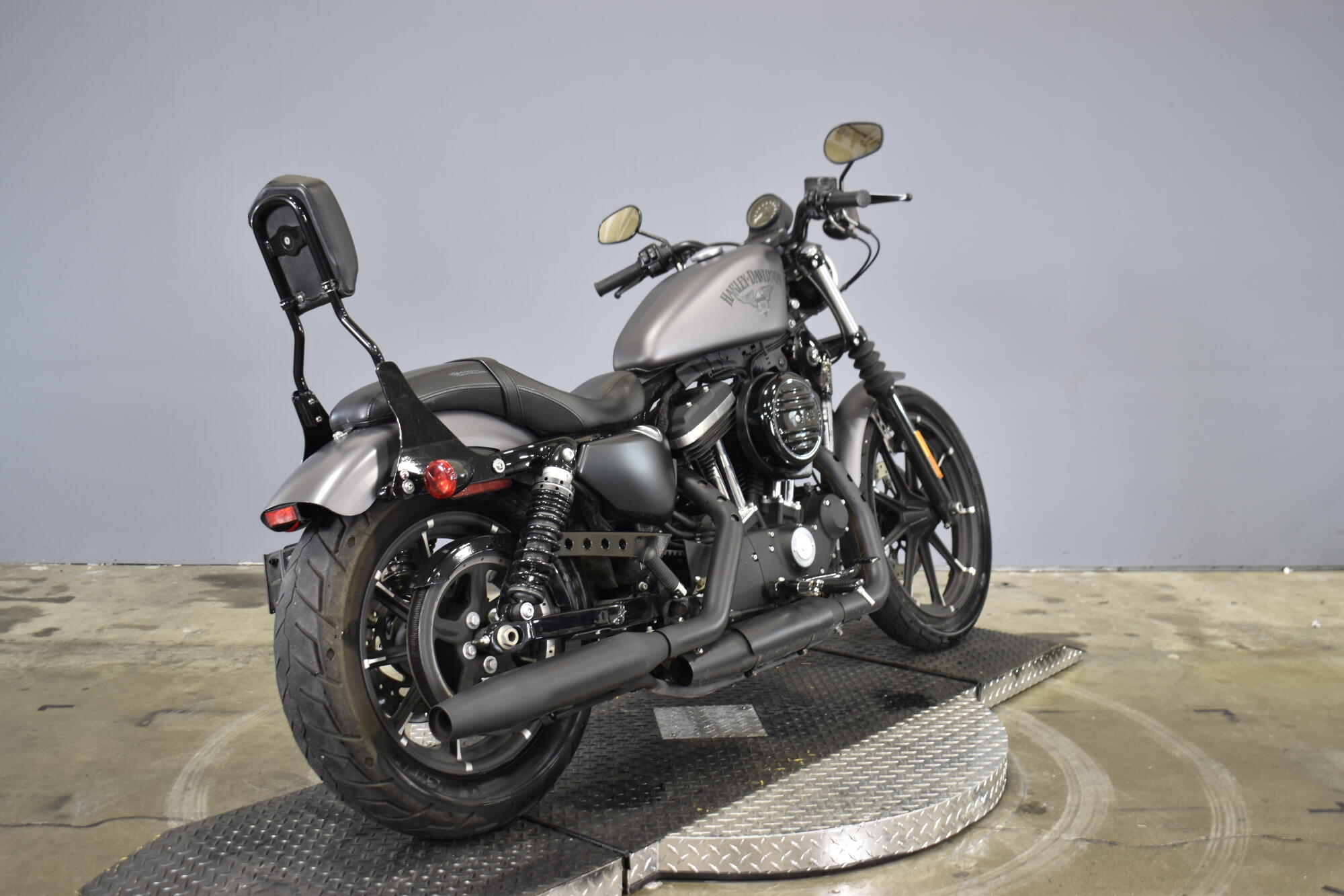 2016 Harley-Davidson® Iron 883™ Charcoal Denim, photo 9
