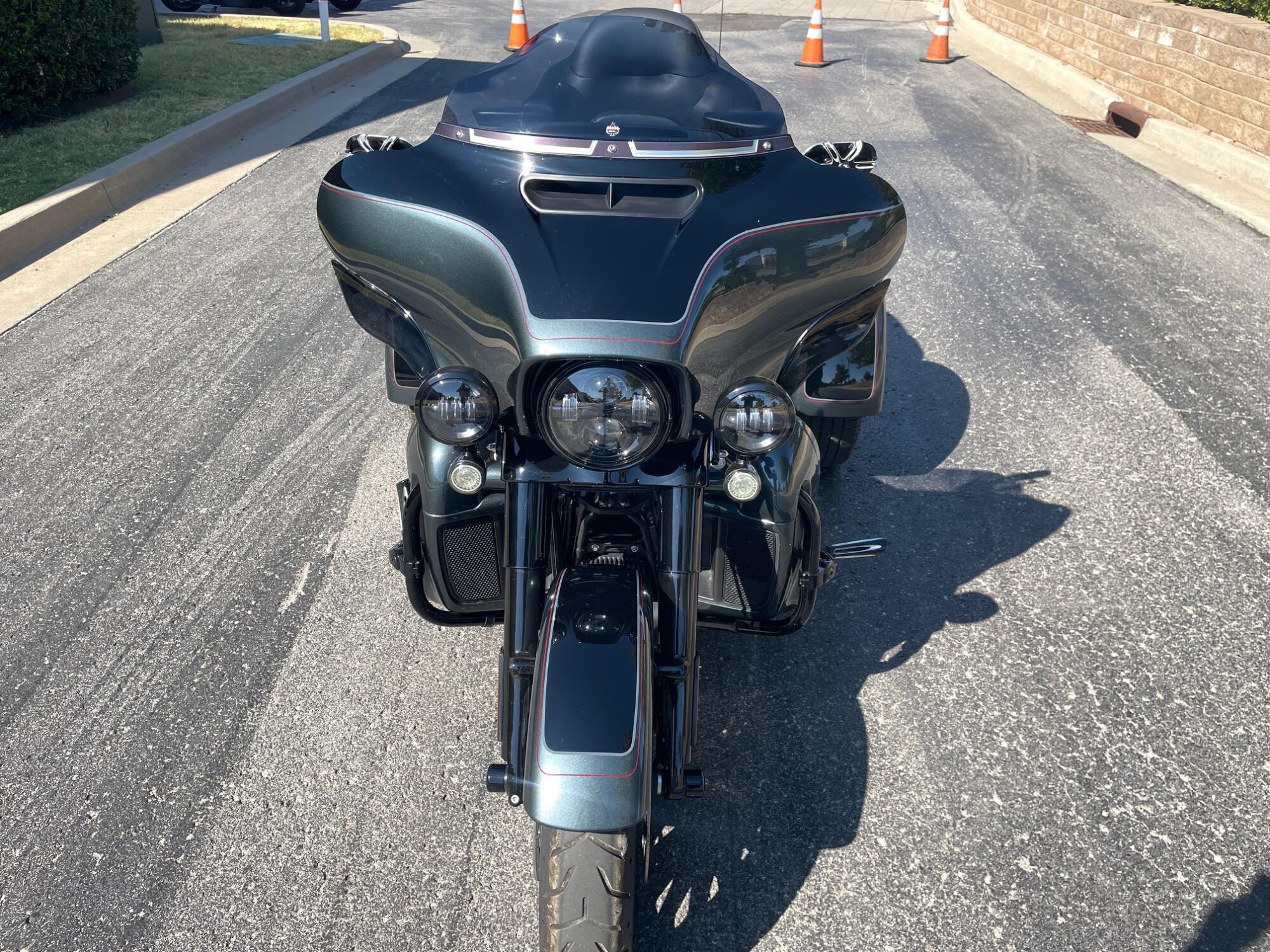 2025 Harley-Davidson® Tri Glide® Ultra FLHTCUTG, photo 5