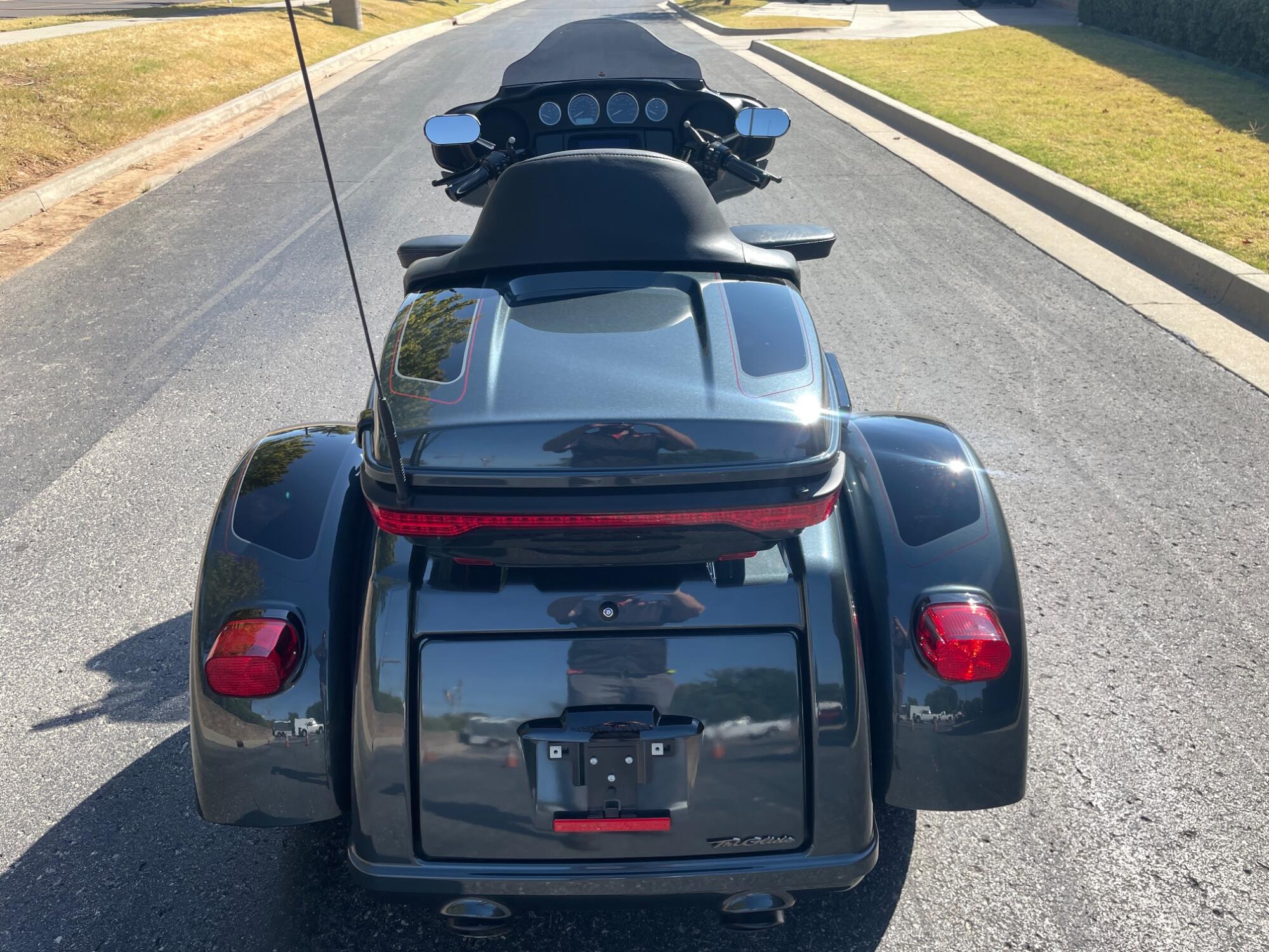 2025 Harley-Davidson® Tri Glide® Ultra FLHTCUTG, photo 11