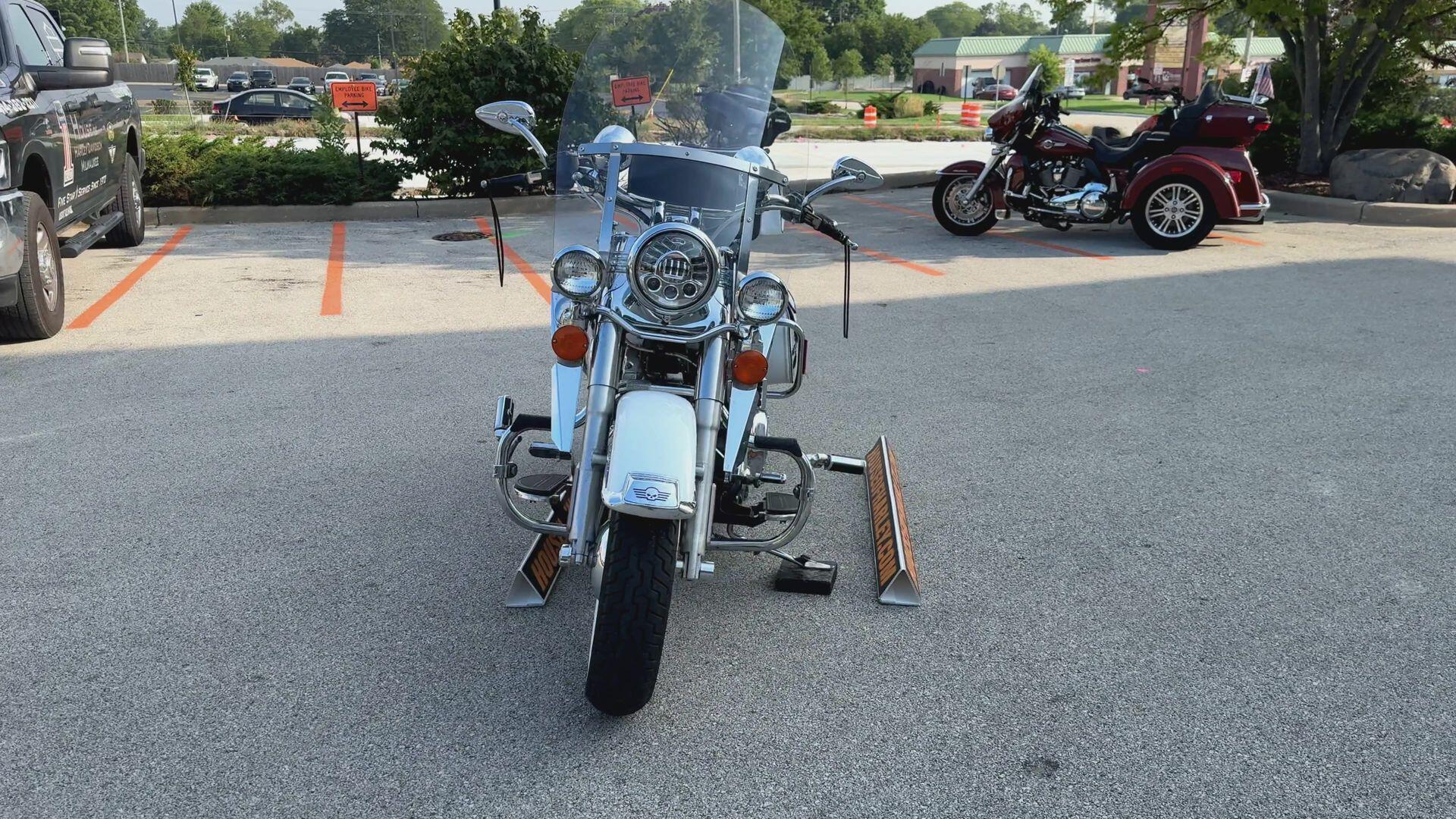 2009 Harley-Davidson® Heritage Softail® Classic Two-Tone White Gold Pearl/Pewter Pearl, photo 4