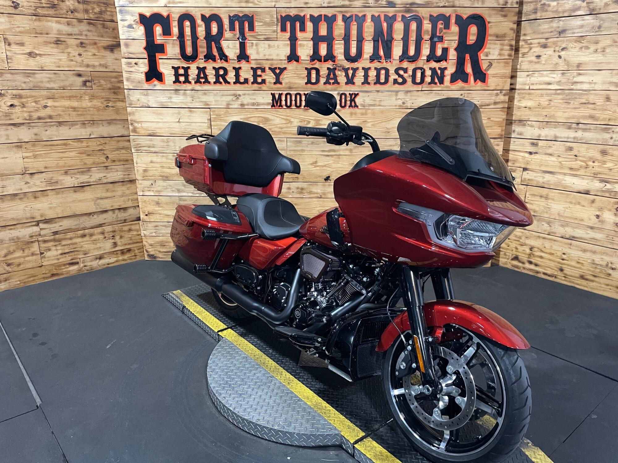 2025 Harley-Davidson® Road Glide® FLTRX, photo 4