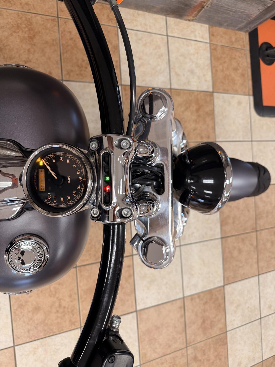2016 Harley-Davidson® Breakout® Charcoal Denim, photo 11