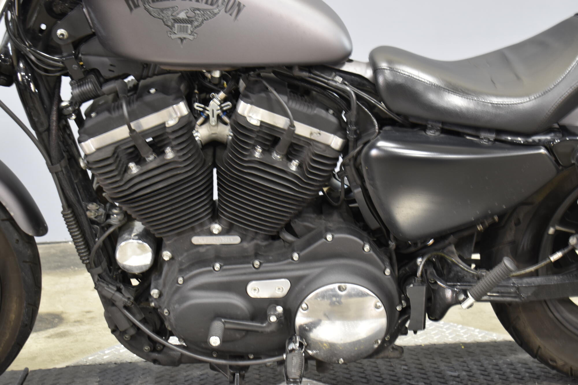2016 Harley-Davidson® Iron 883™ Charcoal Denim, photo 11