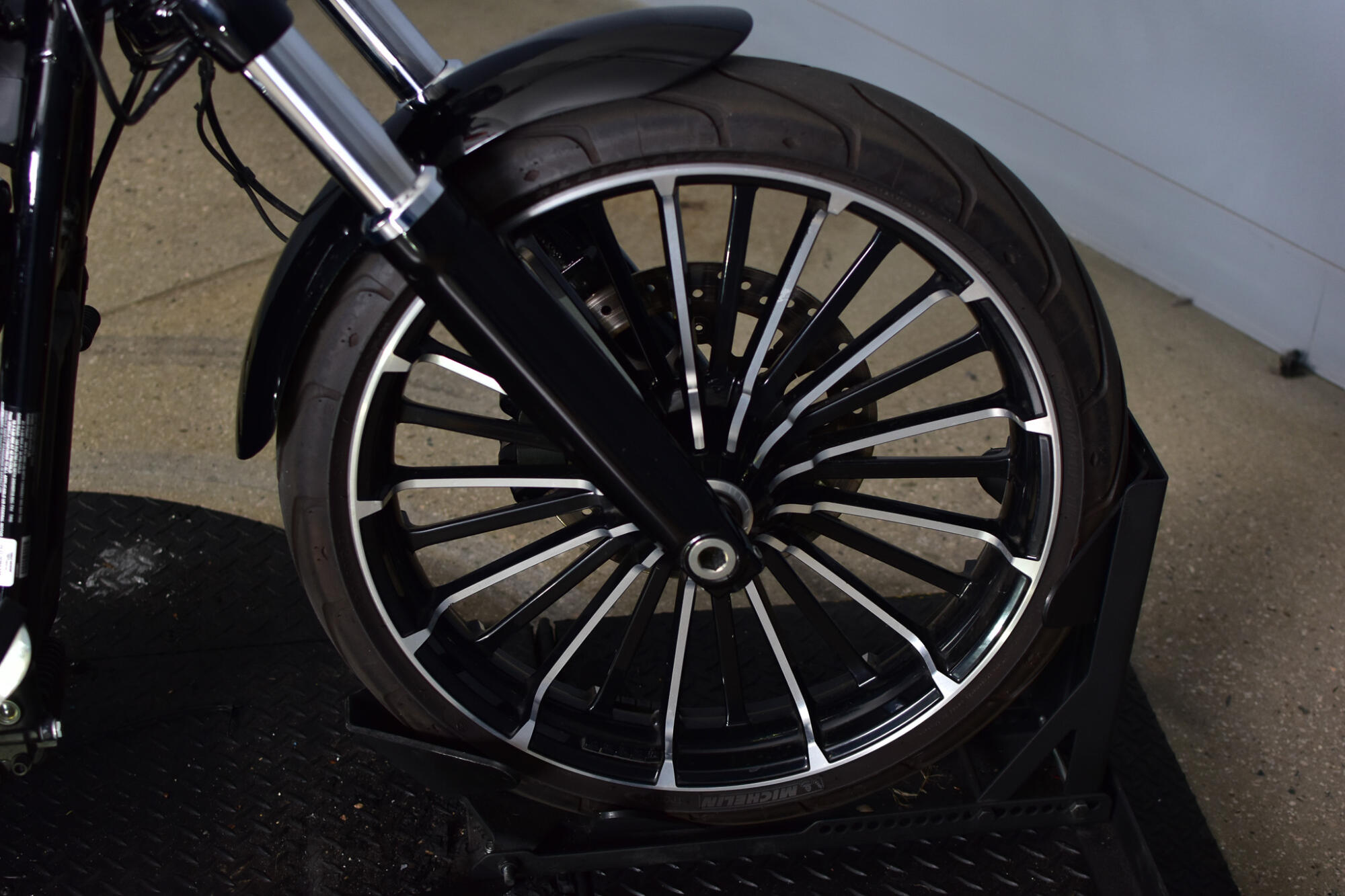 2023 Harley-Davidson® Breakout® Vivid Black, photo 15