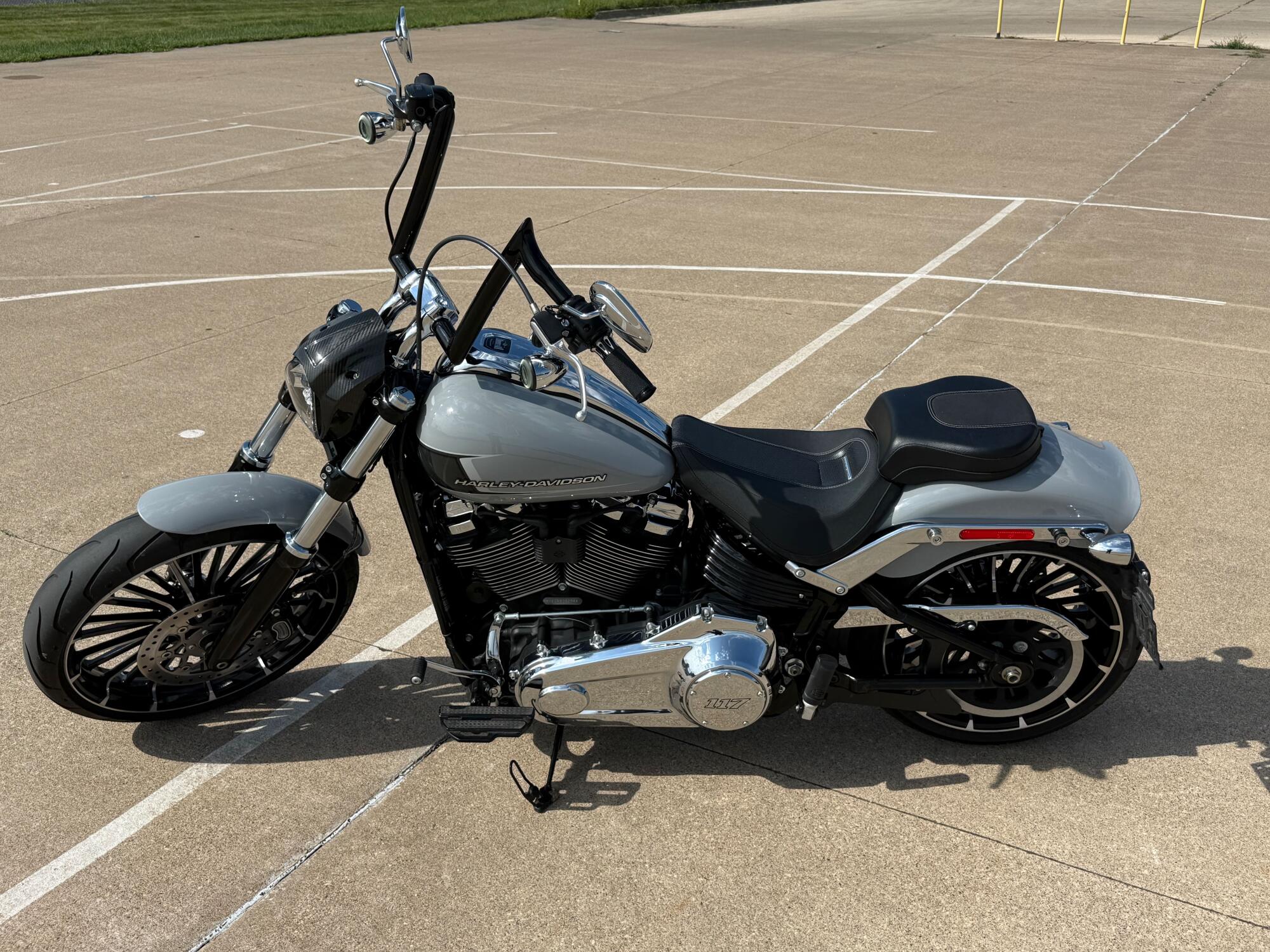 2024 Harley-Davidson® Breakout® 117 Billiard Gray, photo 5