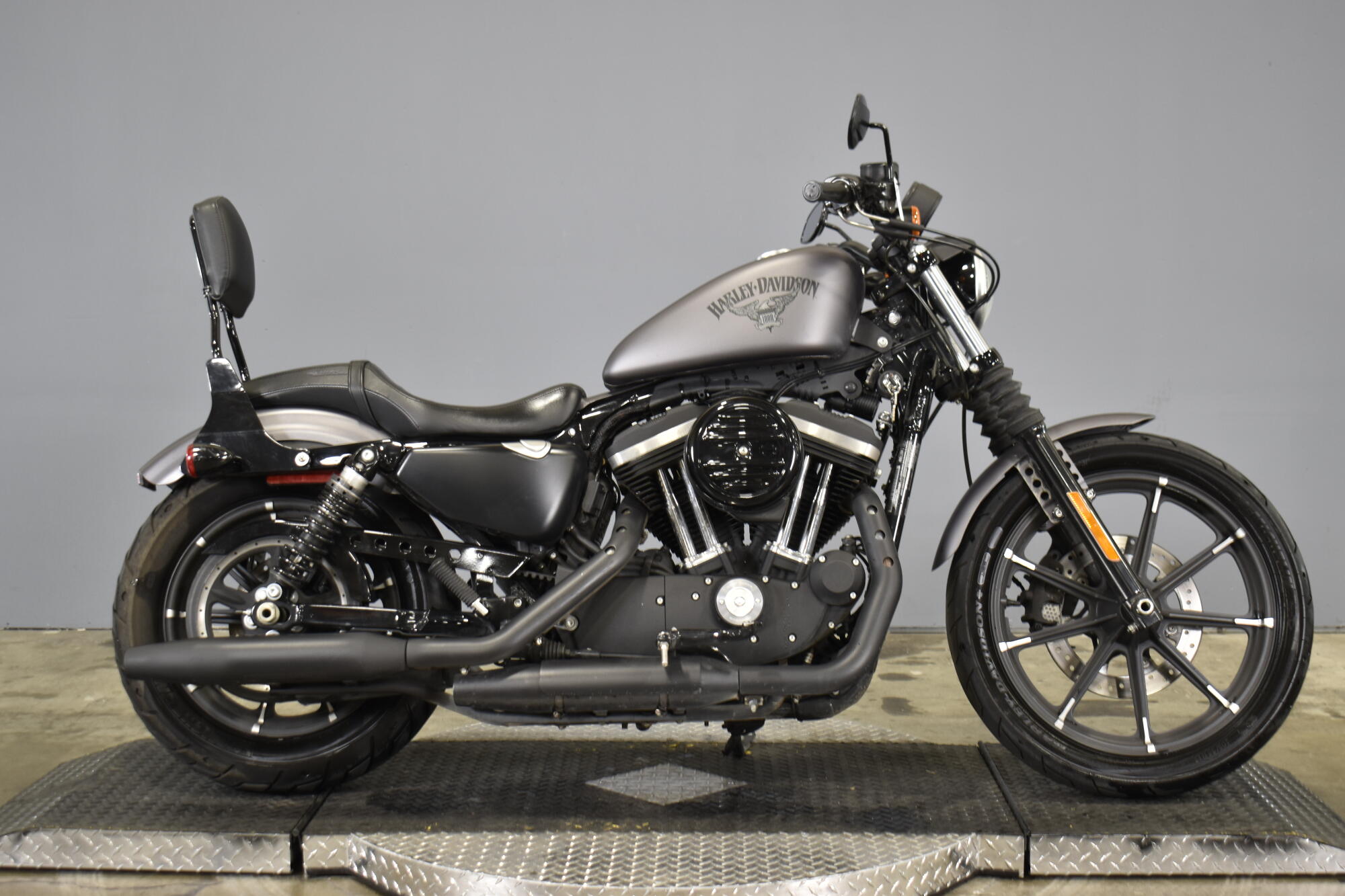 2016 Harley-Davidson® Iron 883™ Charcoal Denim