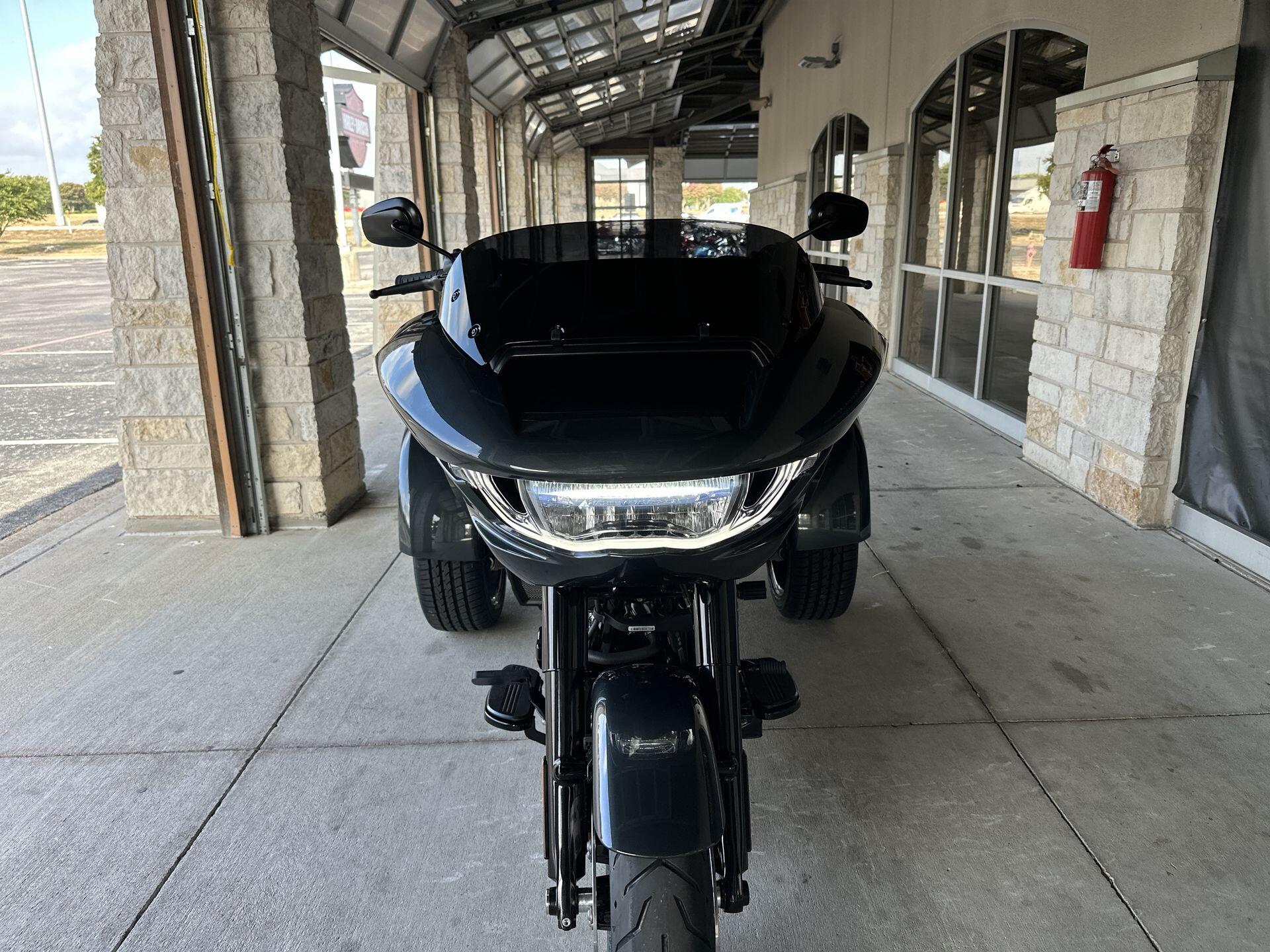 2026 Harley-Davidson® Road Glide 3 FLTRT, photo 11