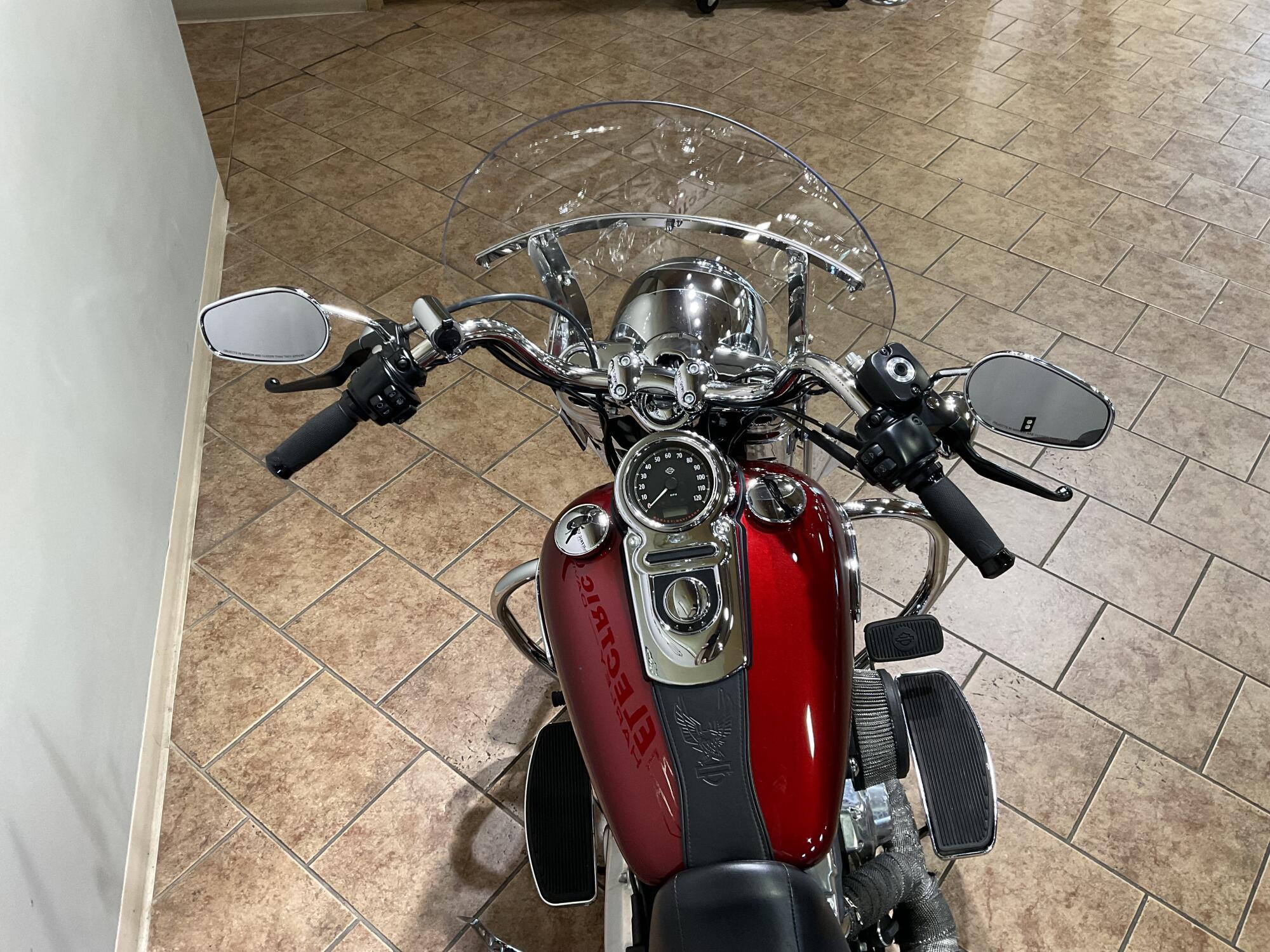 2016 Harley-Davidson® Switchback™ Velocity Red Sunglo FLD, photo 6