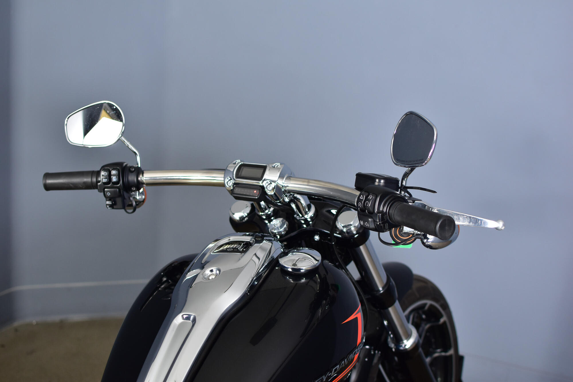 2023 Harley-Davidson® Breakout® Vivid Black, photo 7