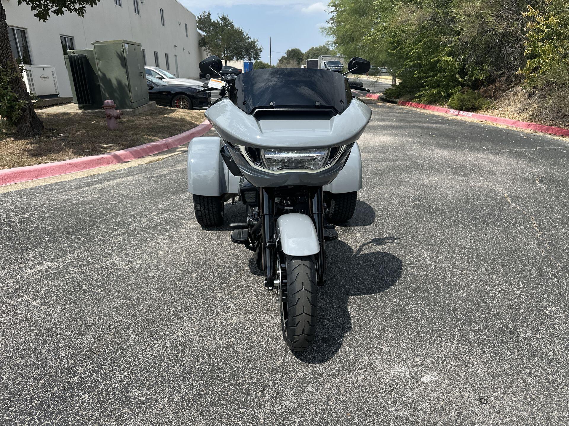 2026 Harley-Davidson® Road Glide 3 FLTRT, photo 5