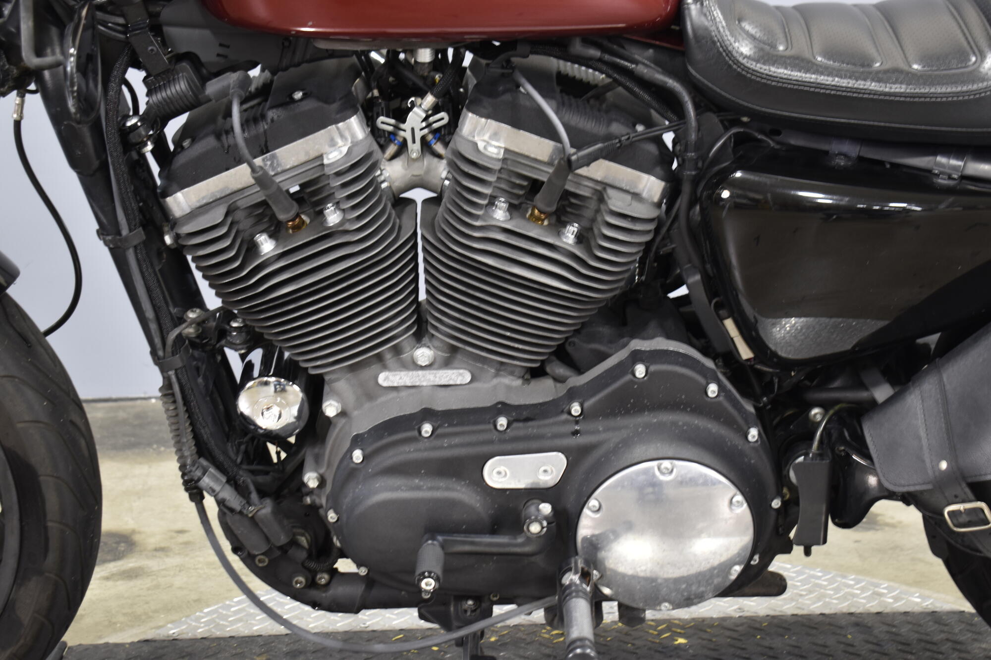 2016 Harley-Davidson® Roadster™ Velocity Red Sunglo & Red Pinstripe, photo 11