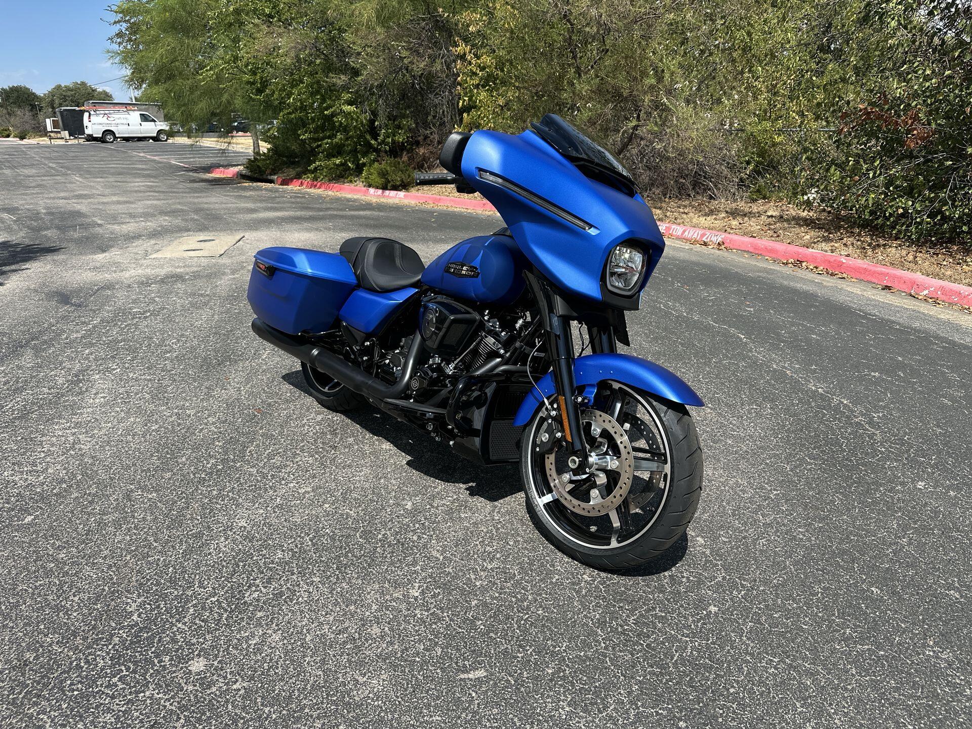 2026 Harley-Davidson® Street Glide® FLHX, photo 4