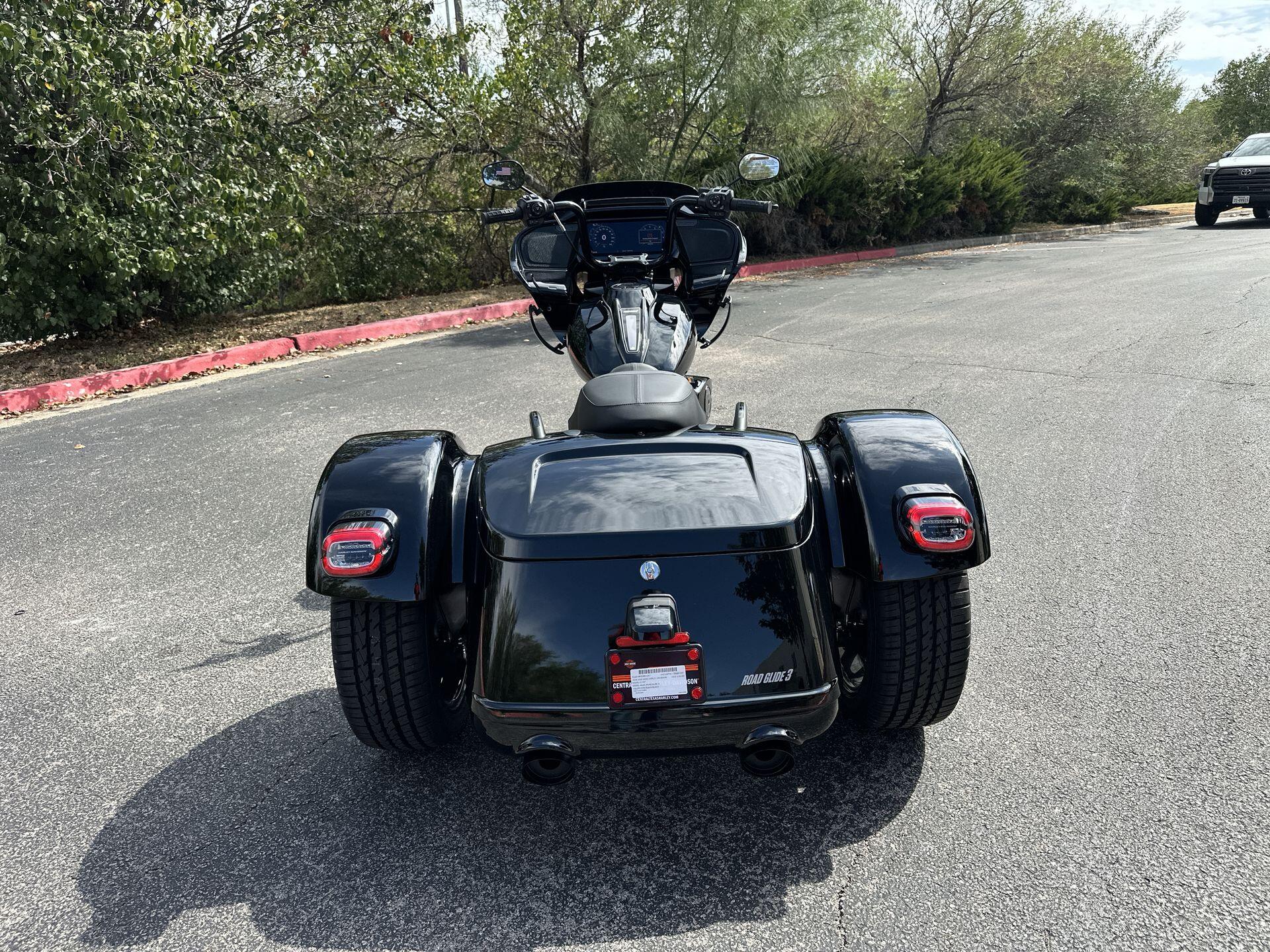 2026 Harley-Davidson® Road Glide 3 FLTRT, photo 9