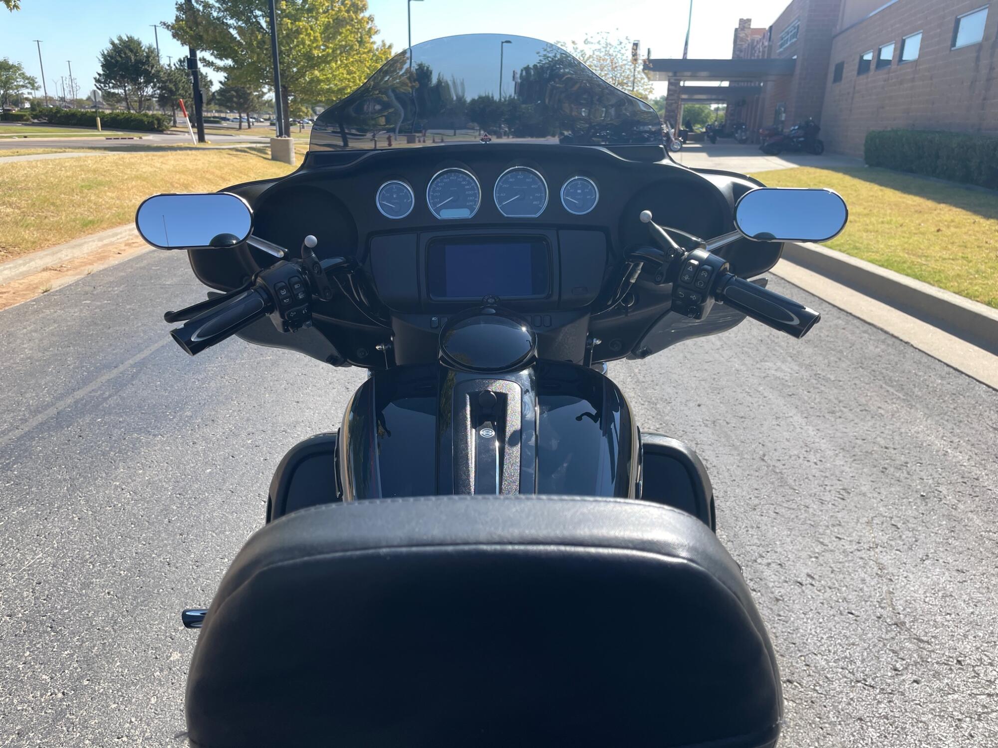 2025 Harley-Davidson® Tri Glide® Ultra FLHTCUTG, photo 12
