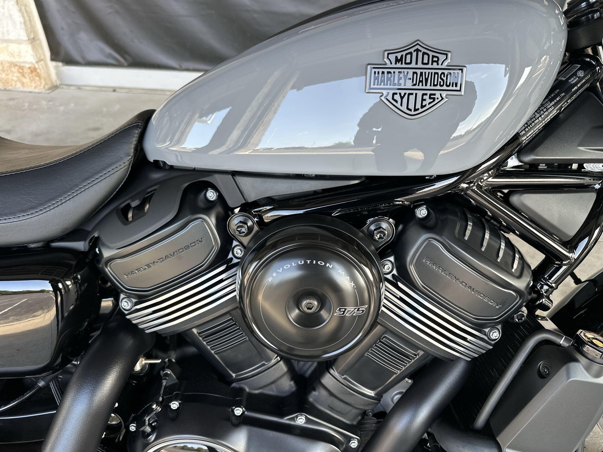 2026 Harley-Davidson® Nightster® RH975, photo 14