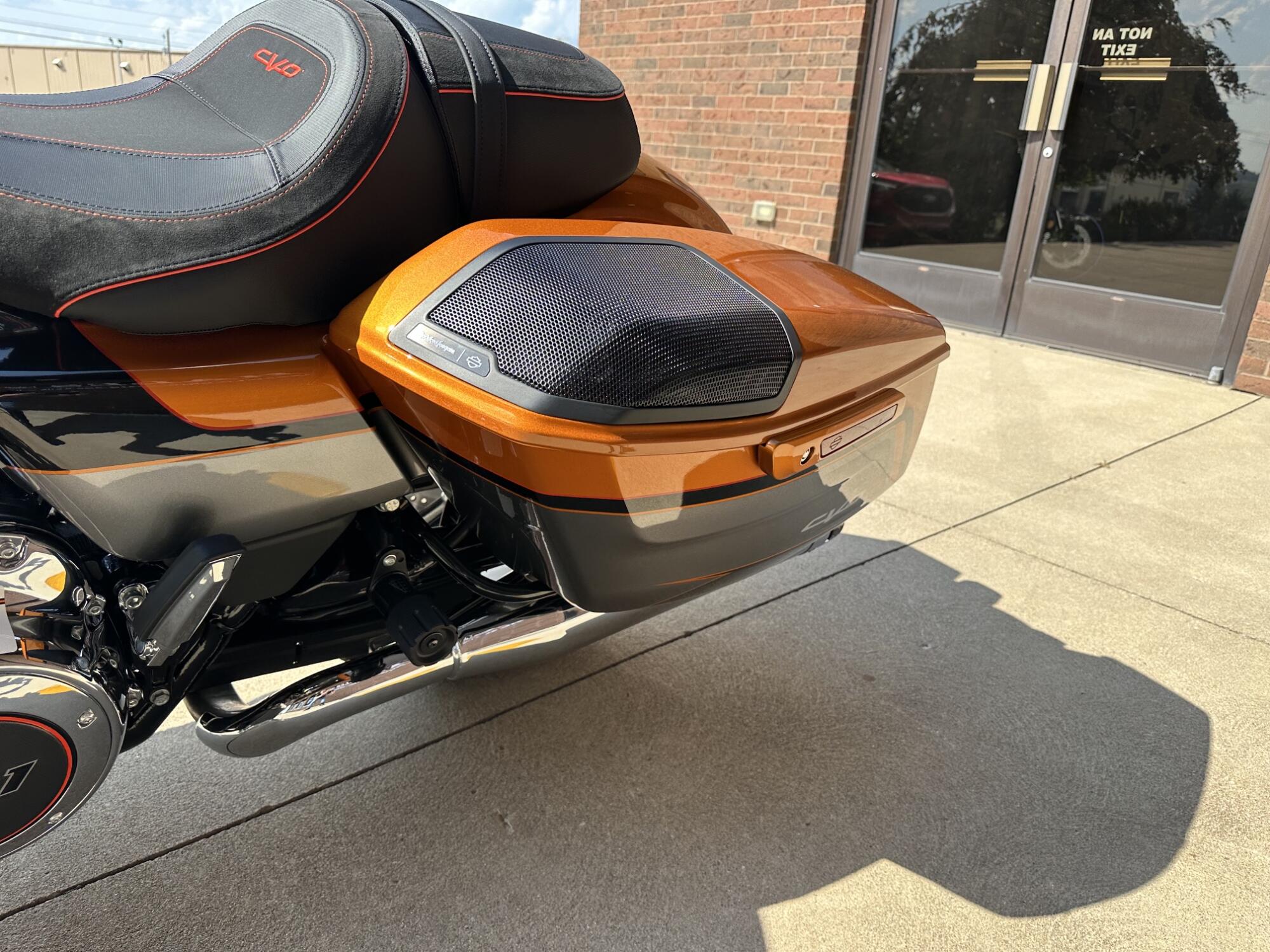 2026 Harley-Davidson CVO Street Glide FLHXSE Torched Orange, photo 13