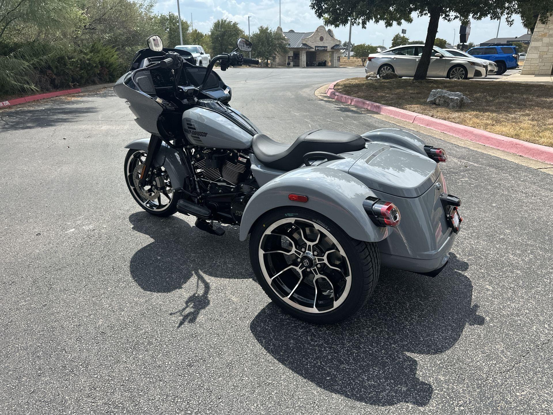 2026 Harley-Davidson® Road Glide 3 FLTRT, photo 8