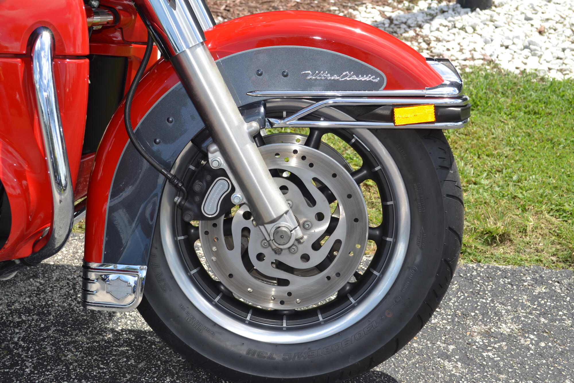 2006 Harley-Davidson® Electra Glide® Ultra Classic® - FLHTCU, photo 2