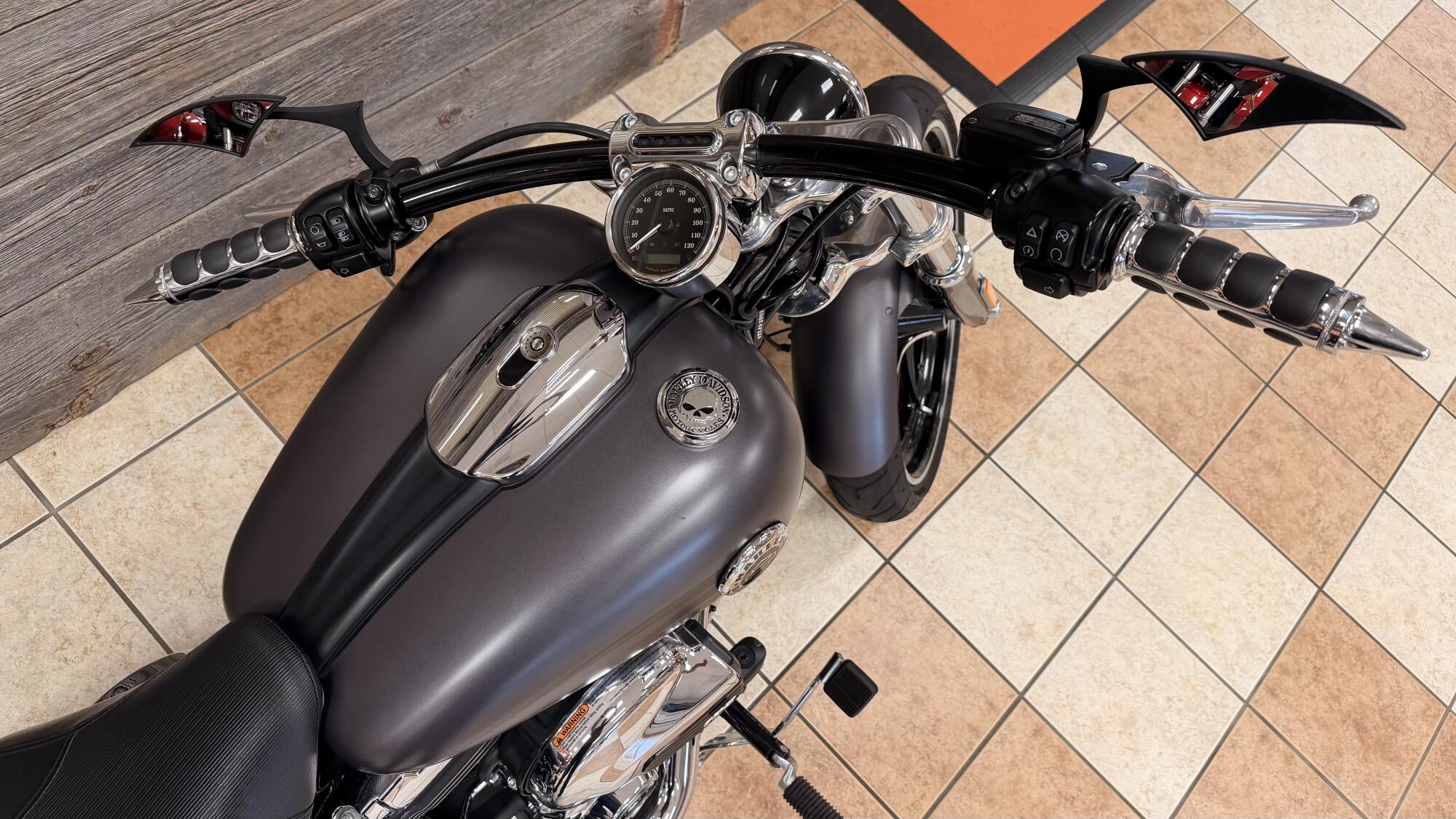 2016 Harley-Davidson® Breakout® Charcoal Denim, photo 7