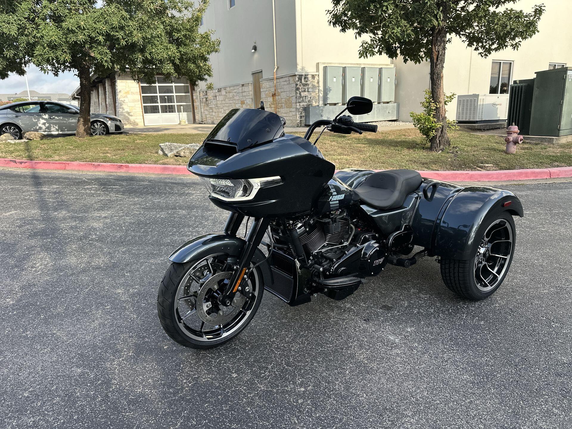 2026 Harley-Davidson® Road Glide 3 FLTRT, photo 6