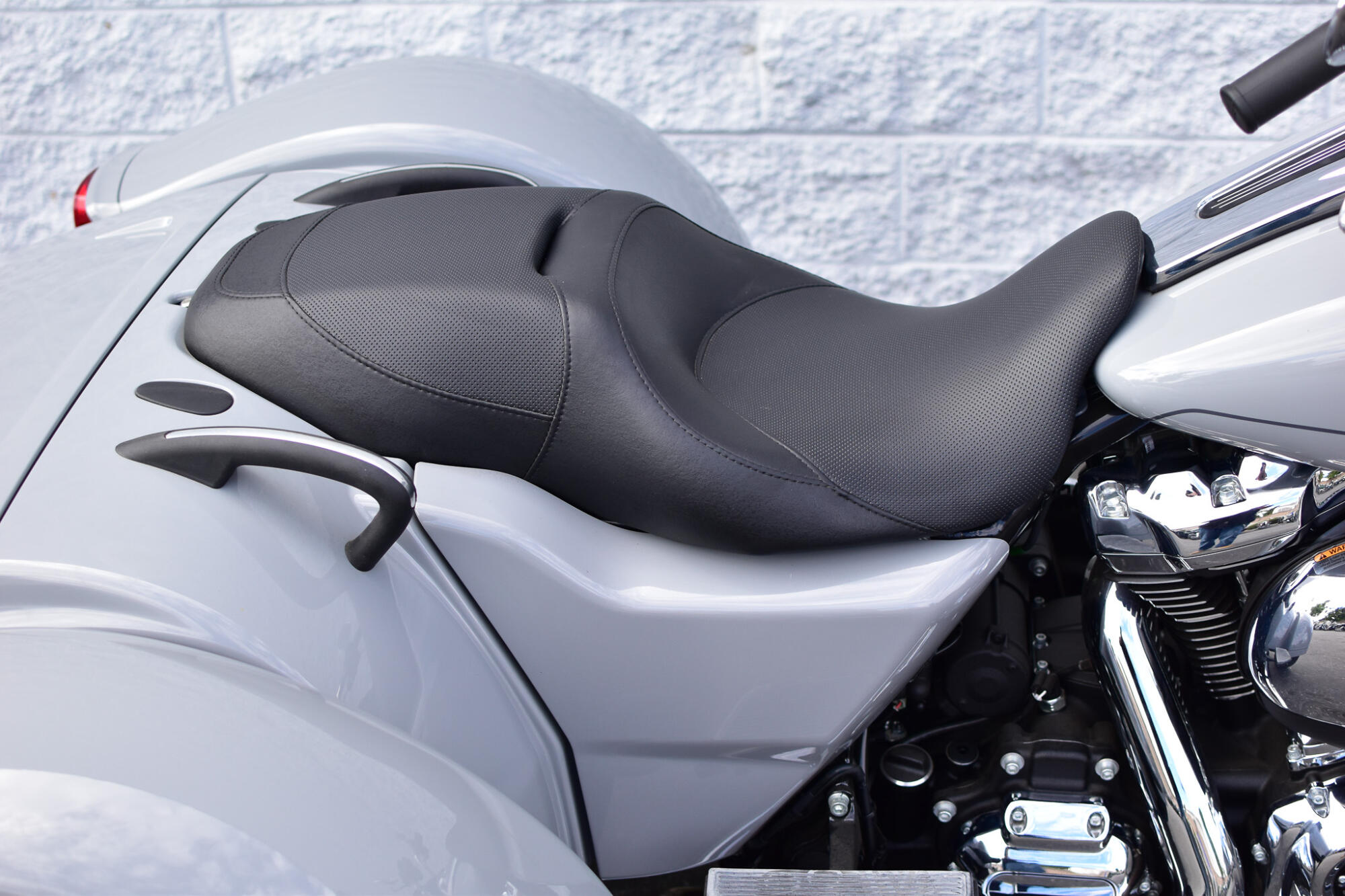 2024 Harley-Davidson® Road Glide® 3 Atlas Silver Metallic – Black Finish, photo 4