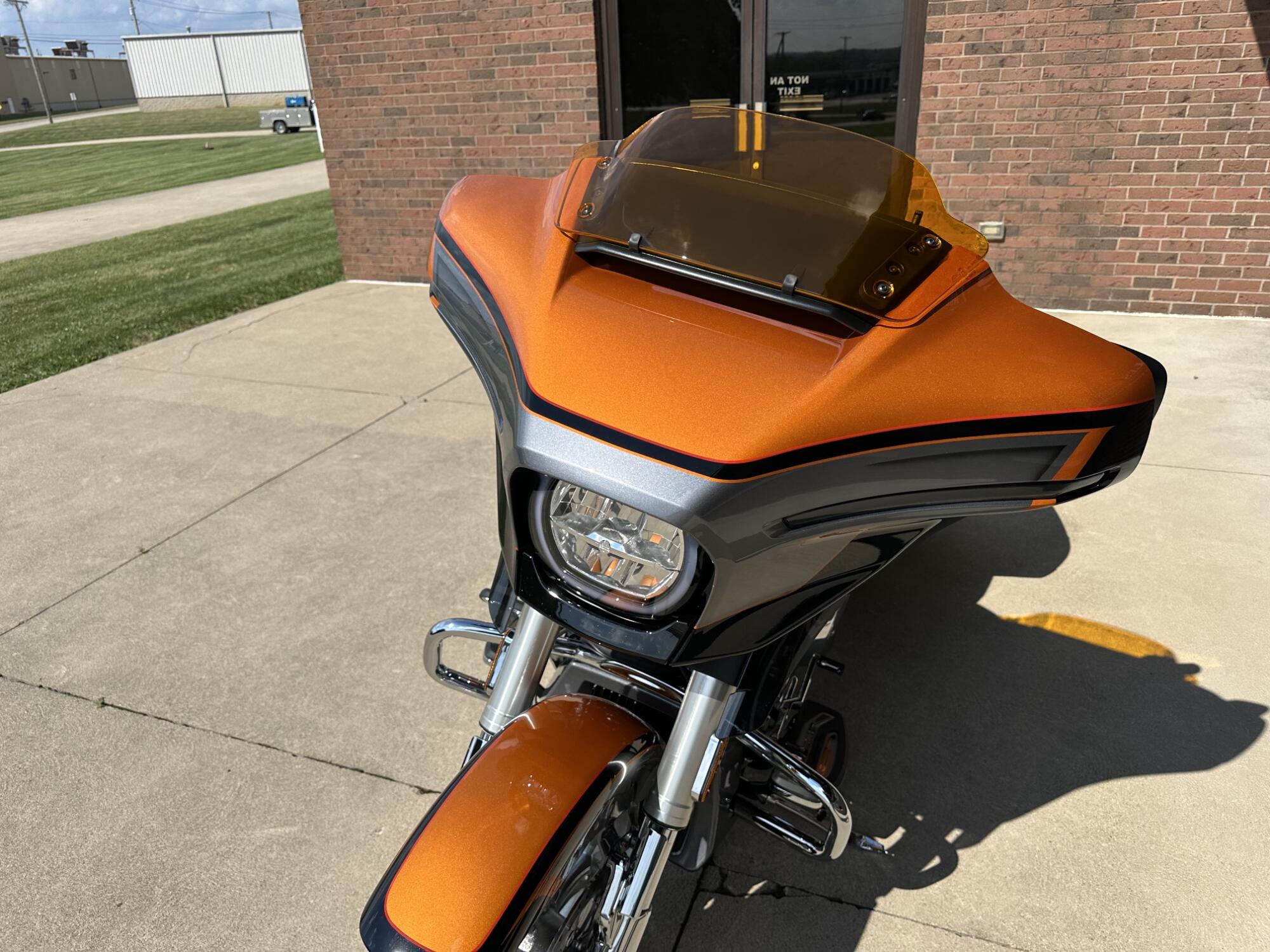 2026 Harley-Davidson CVO Street Glide FLHXSE Torched Orange, photo 9